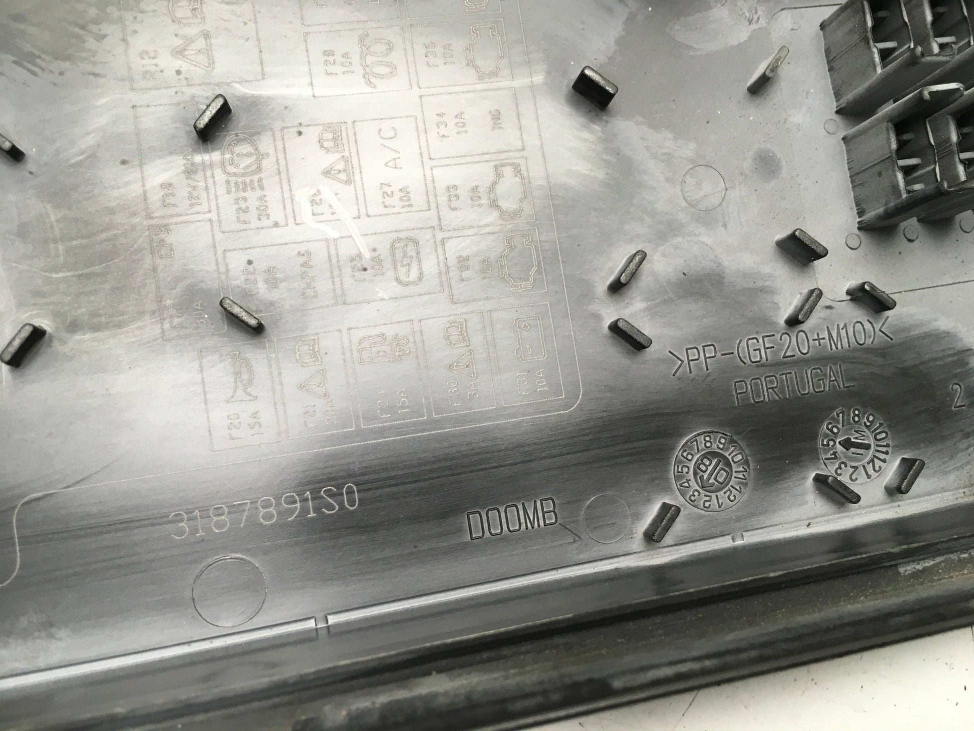 Caja Fusibles Ford 3M5T14A142AB - 3M5T14A142AB