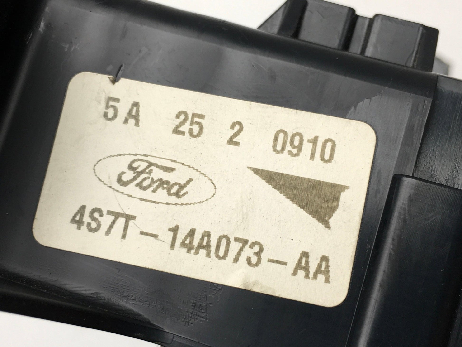 Caja fusibles Ford Mondeo III - 4S7T14A073AA