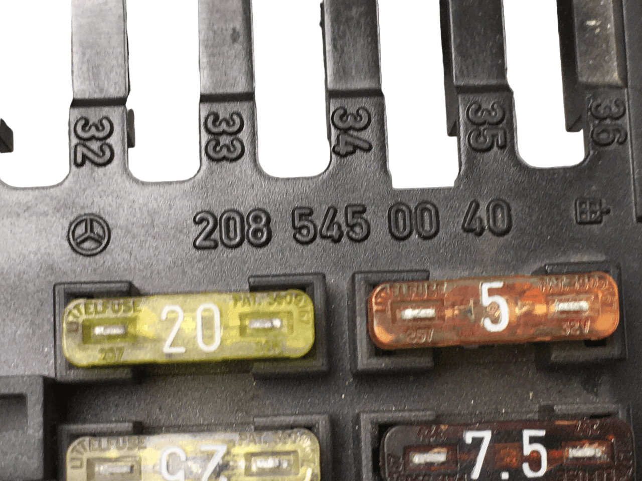 Caja fusibles Mercedes 2085450040 - 2085450040