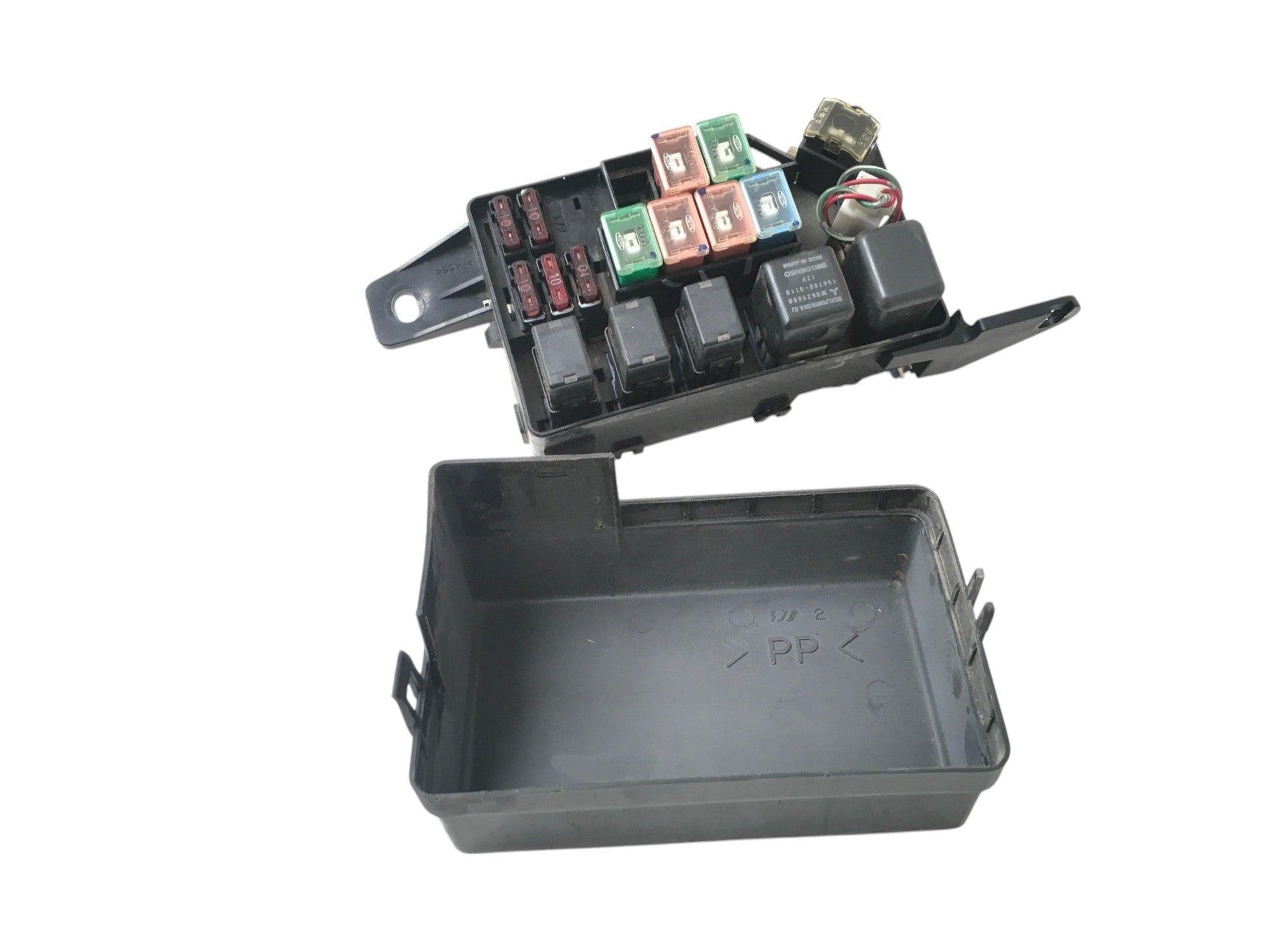 Caja fusibles Mitsubishi L200 K6/7 - MR309656
