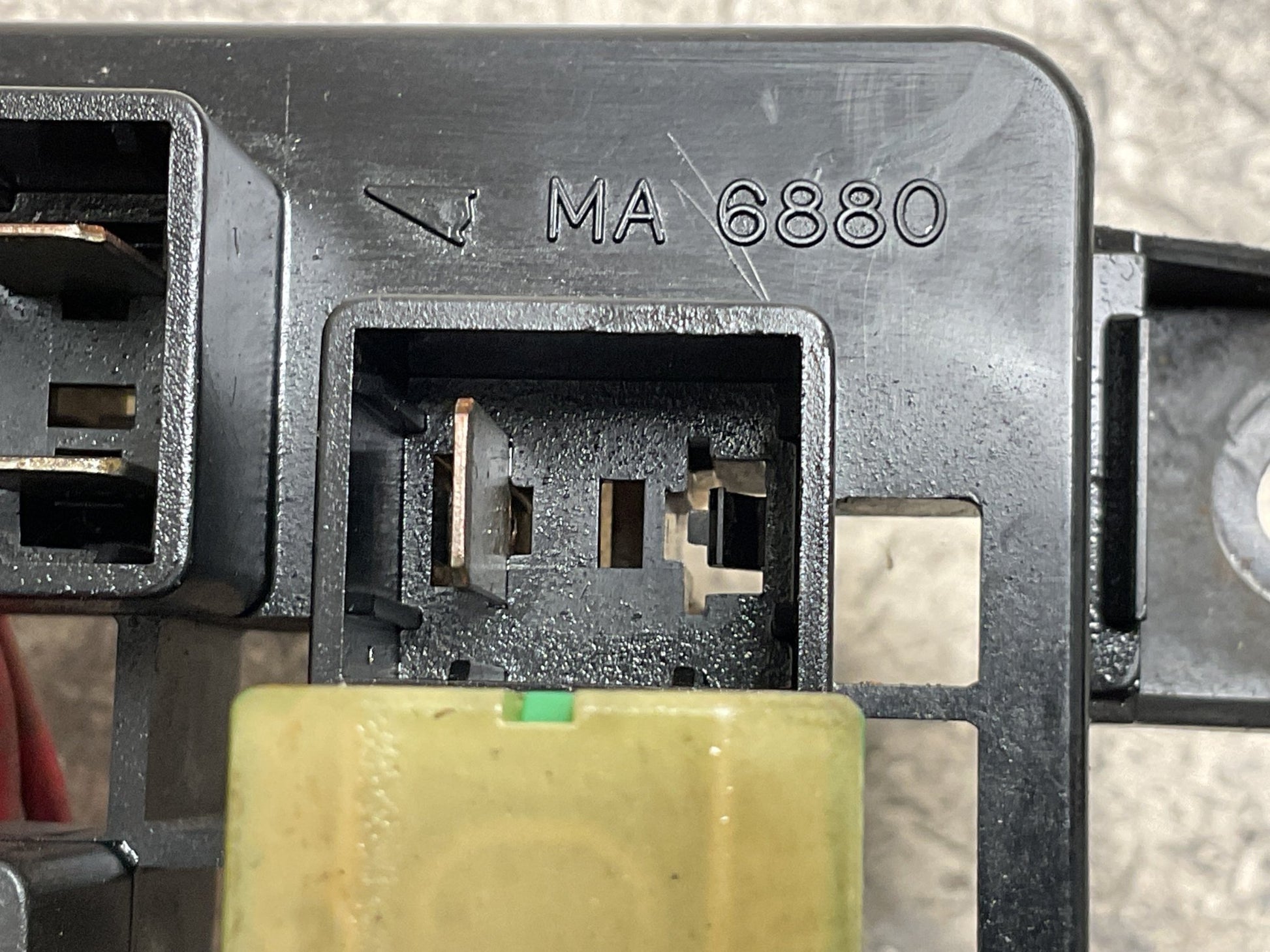 Caja Fusibles Mitsubishi Pajero 1991 - 2000 - MA6880