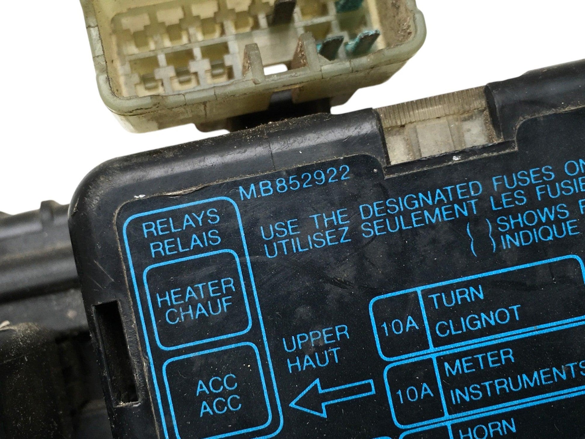 Caja Fusibles Mitsubishi Pajero II - MB852922