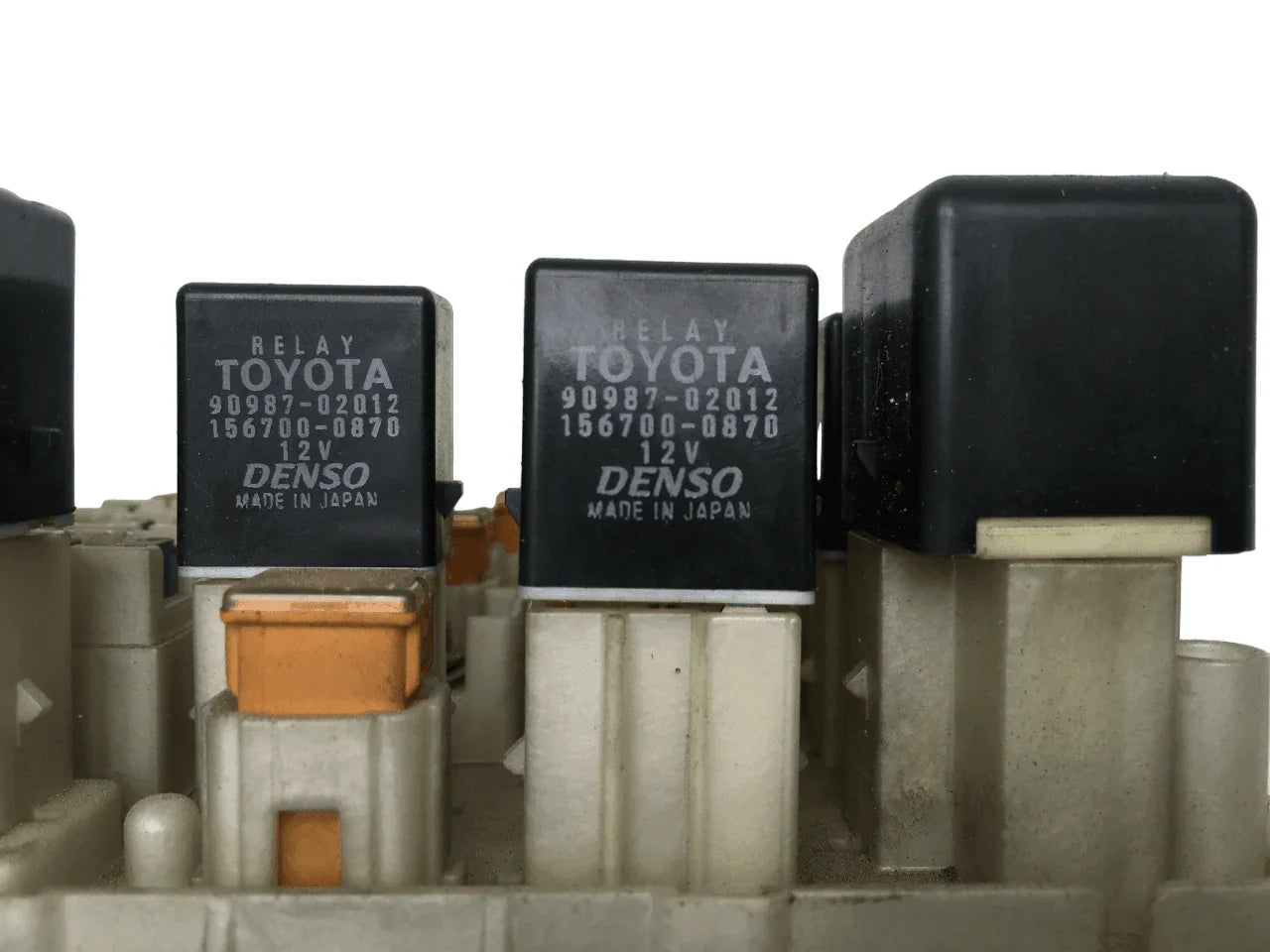 Caja fusibles Toyota Rav4 II 8272142020