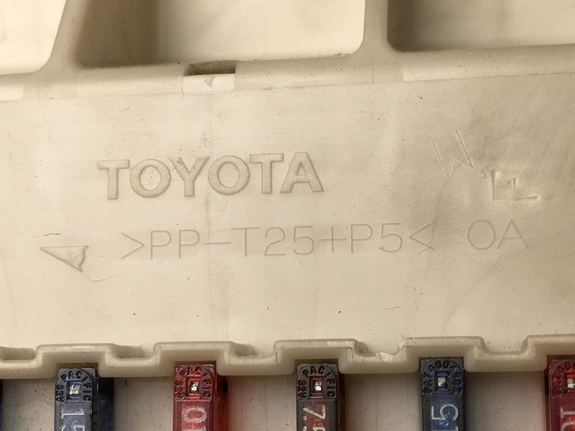 Caja fusibles Toyota Rav4 II 8273142010 - 8273142010