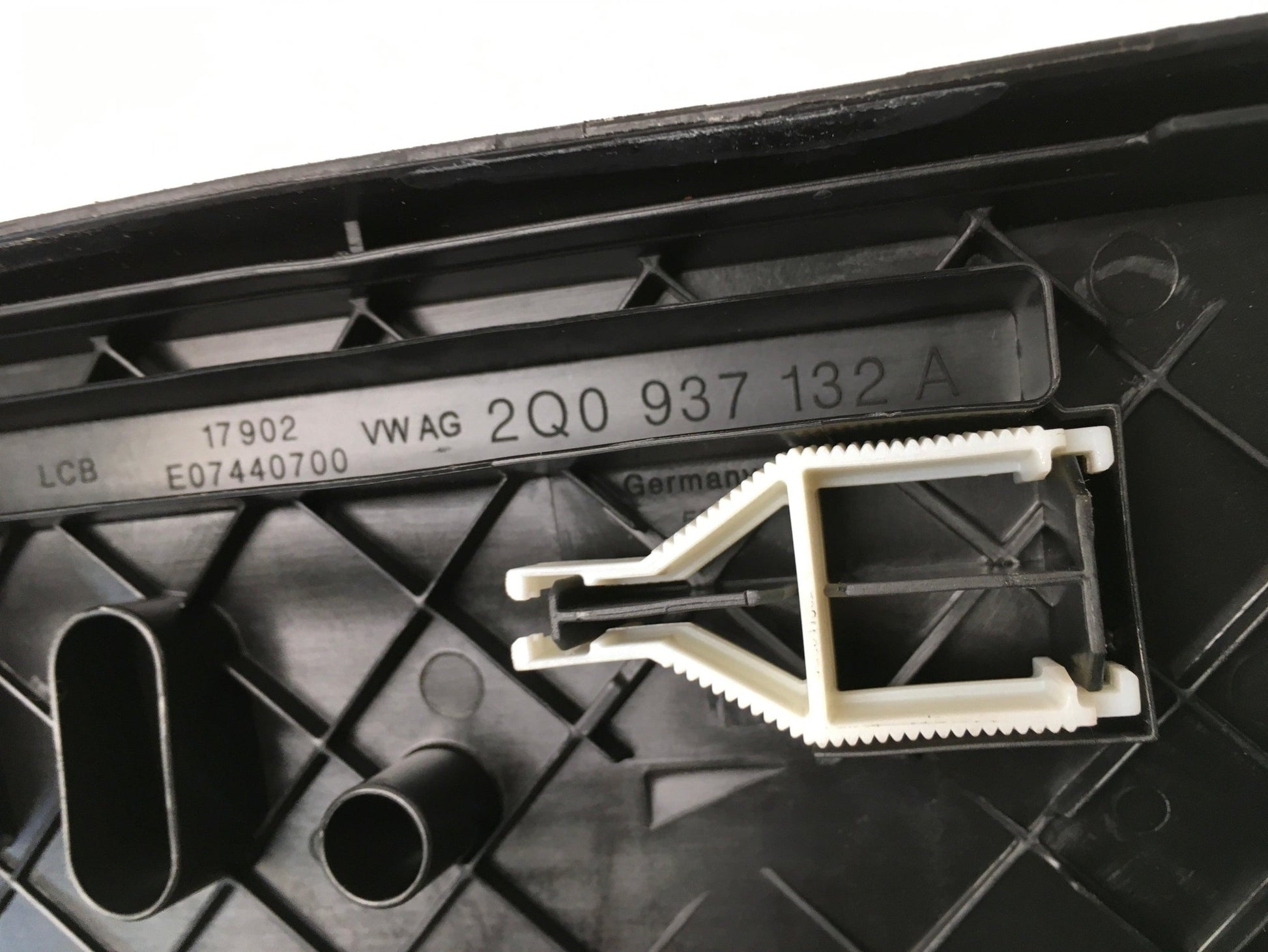 Caja Fusibles VW 2Q0937132A - 2Q0937132A