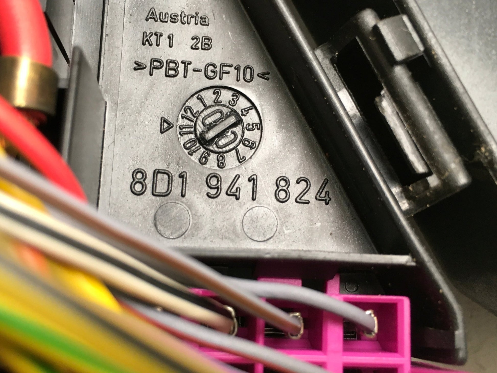 Caja Fusibles VW 8D1941824 - 