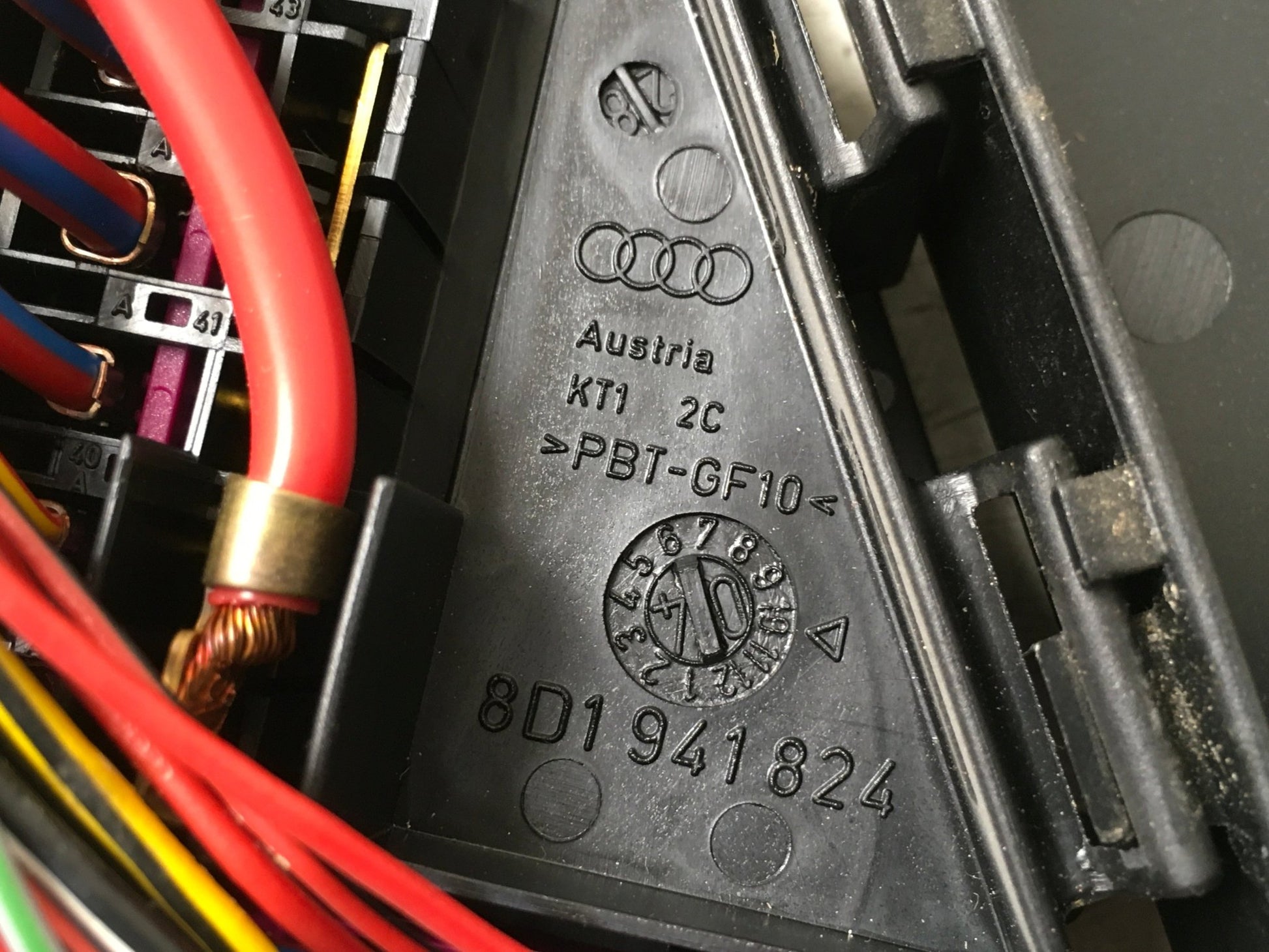 Caja Fusibles VW 8D1941824 - 8D1941824 _