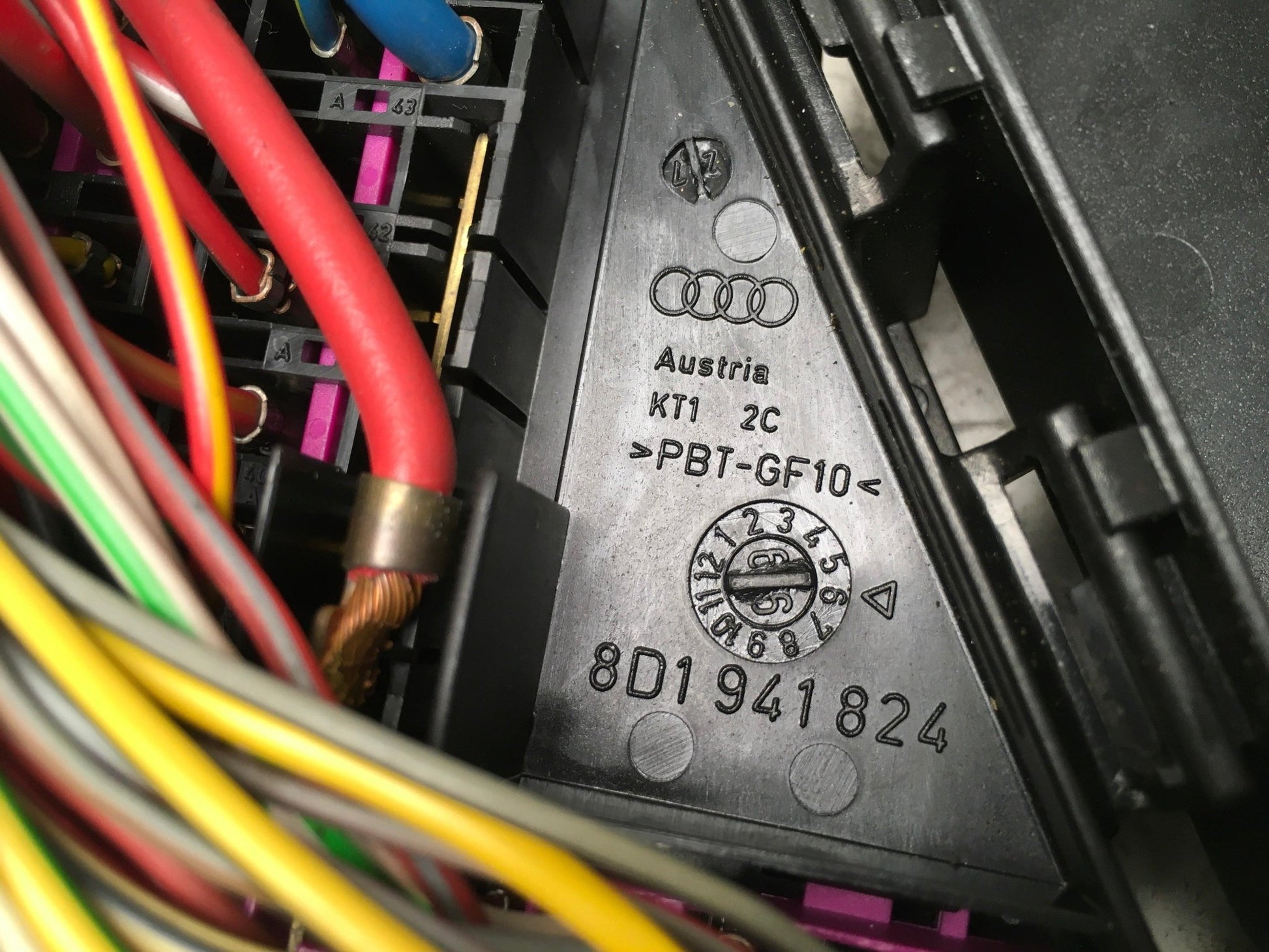 Caja Fusibles VW 8D1941824 - 8D1941824 _