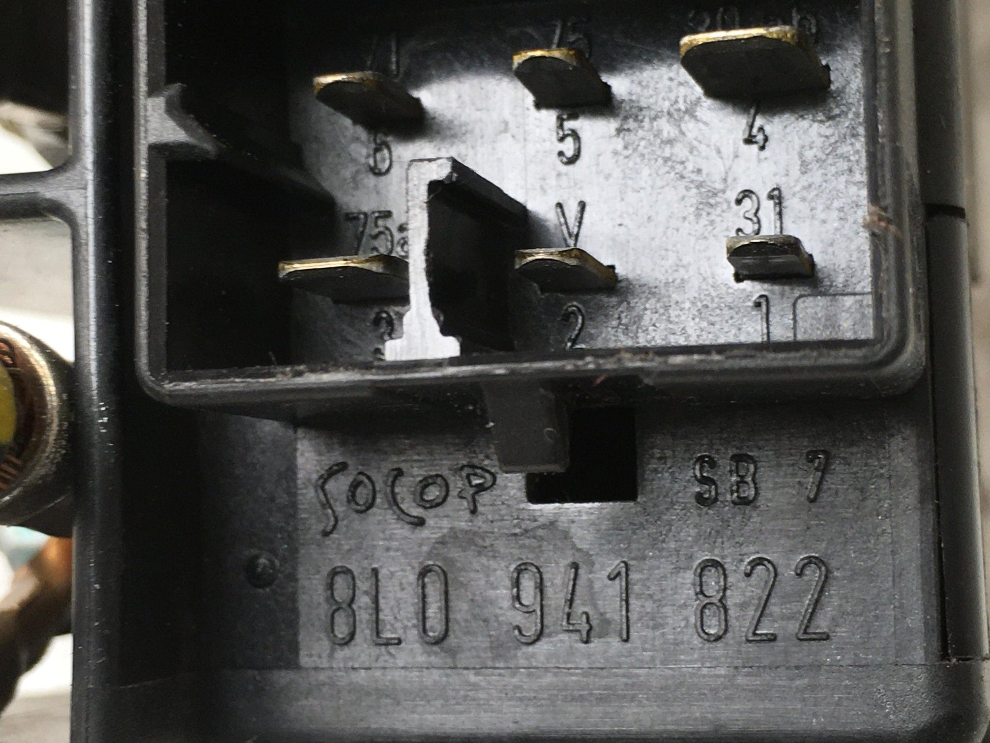 Caja Fusibles VW 8L0941822 - 8L0941822