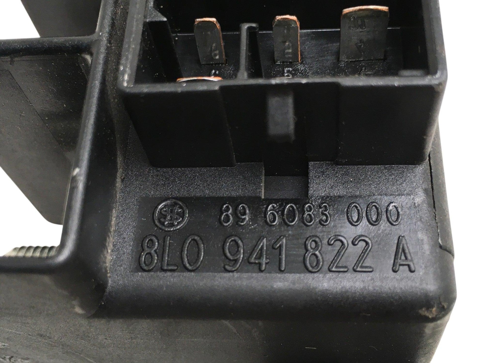 Caja Fusibles VW 8L0941822A - 8L0941822A