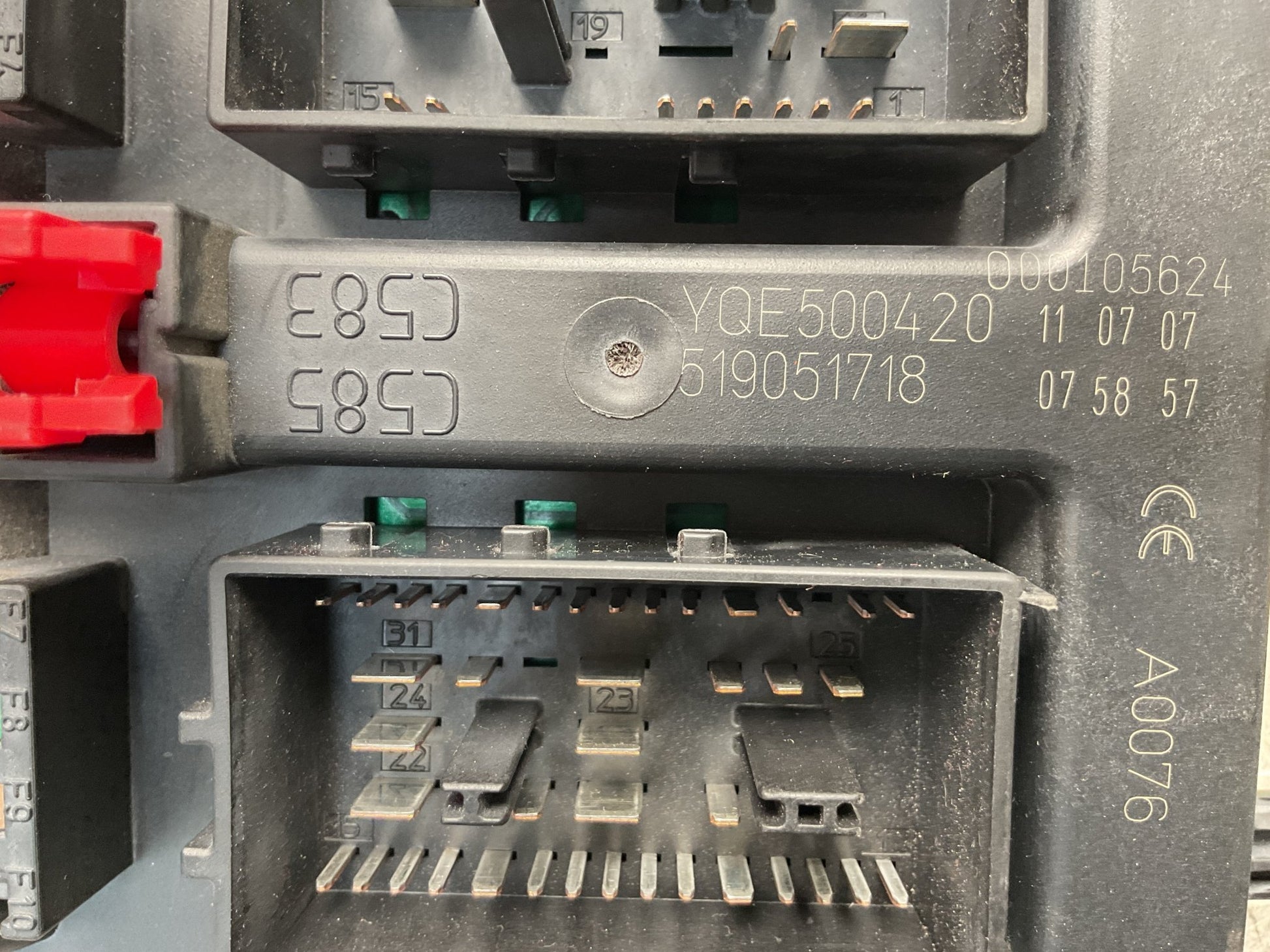 Caja Fusibles YQE500420 - YQE500420