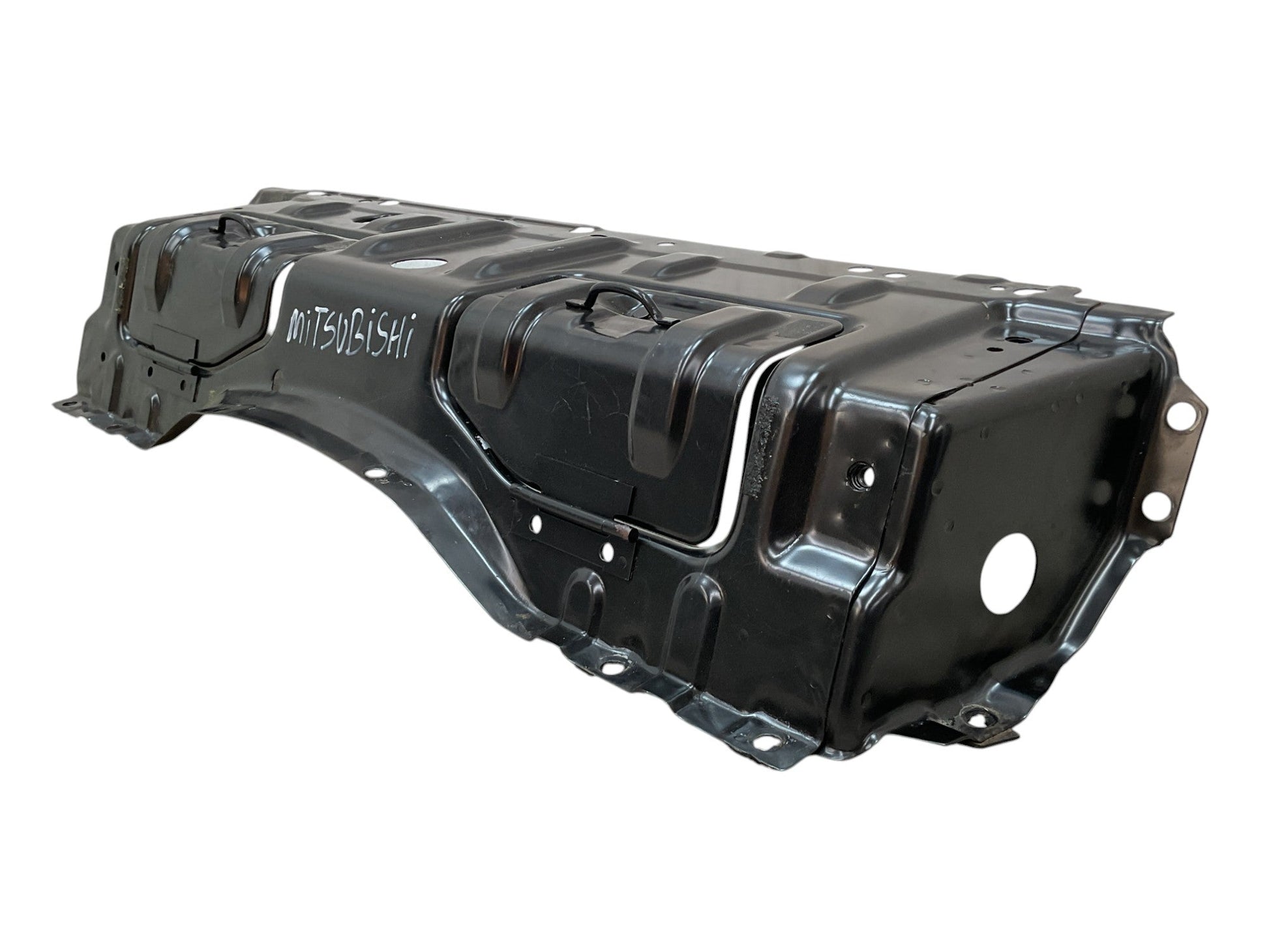 Caja Herramientas Mitsubishi Pajero 91-99 - MB679924