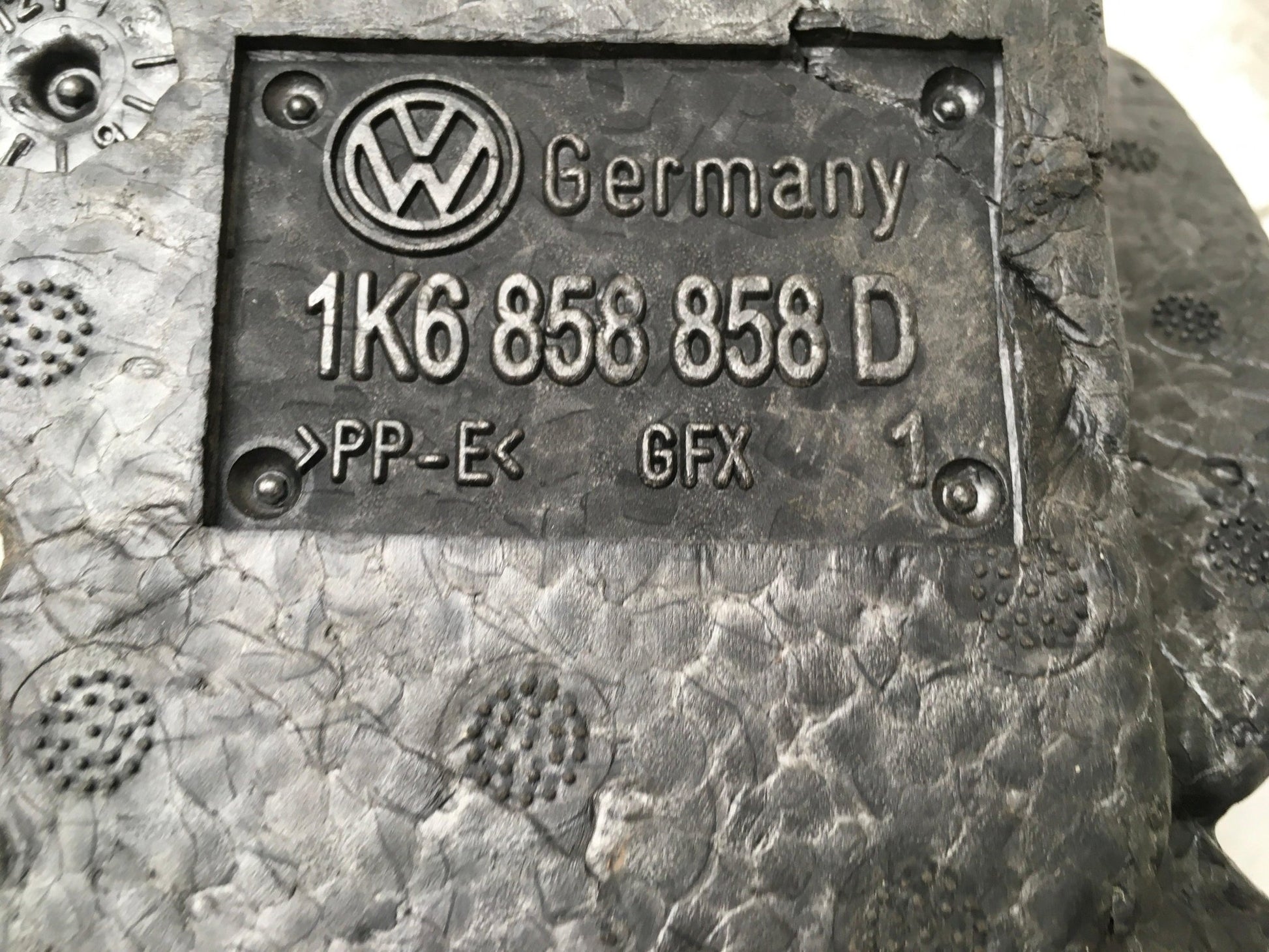 Caja Herramientas VW Golf VI R - 1K6858858D