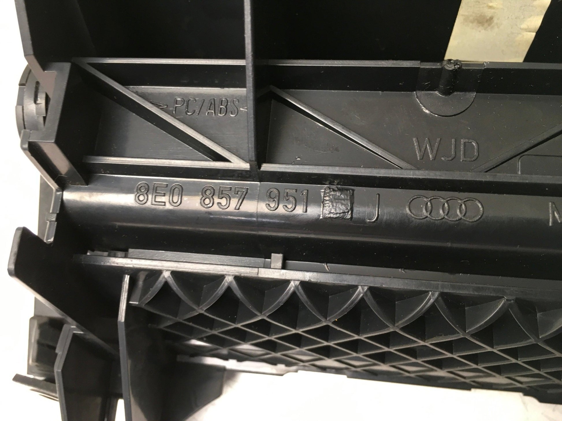 Cenicero Audi A4 8E / Seat Exeo - 8E0857951