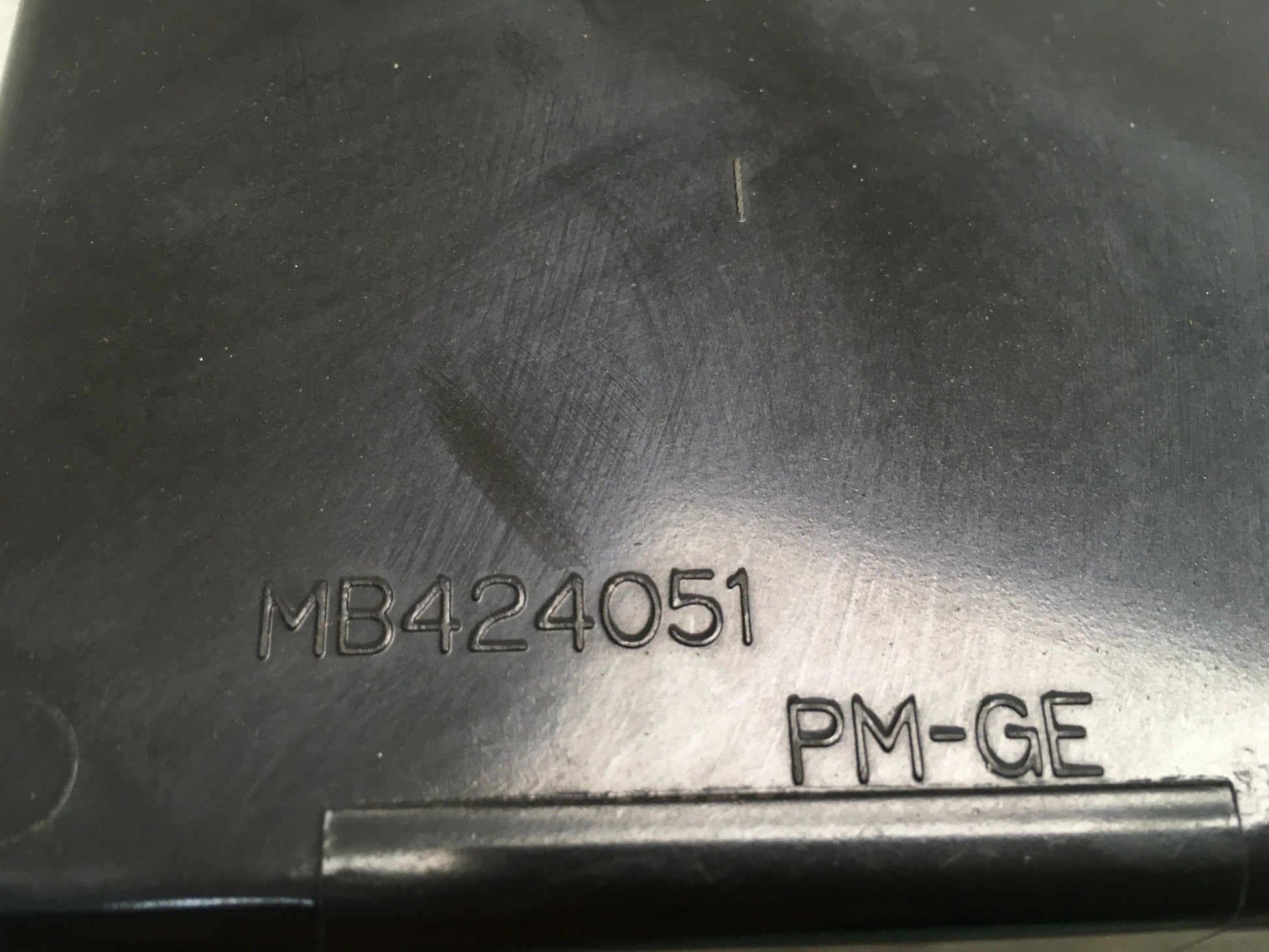 Cenicero Mitsubishi MB424051 - MB424051