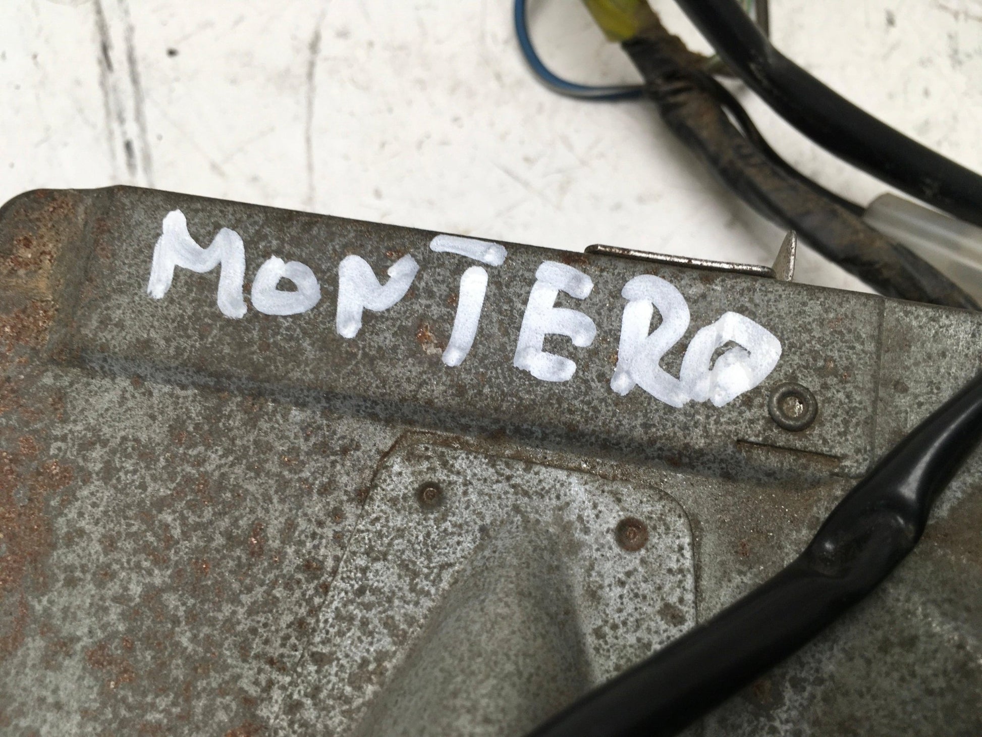 Cenicero Mitsubishi Montero - 