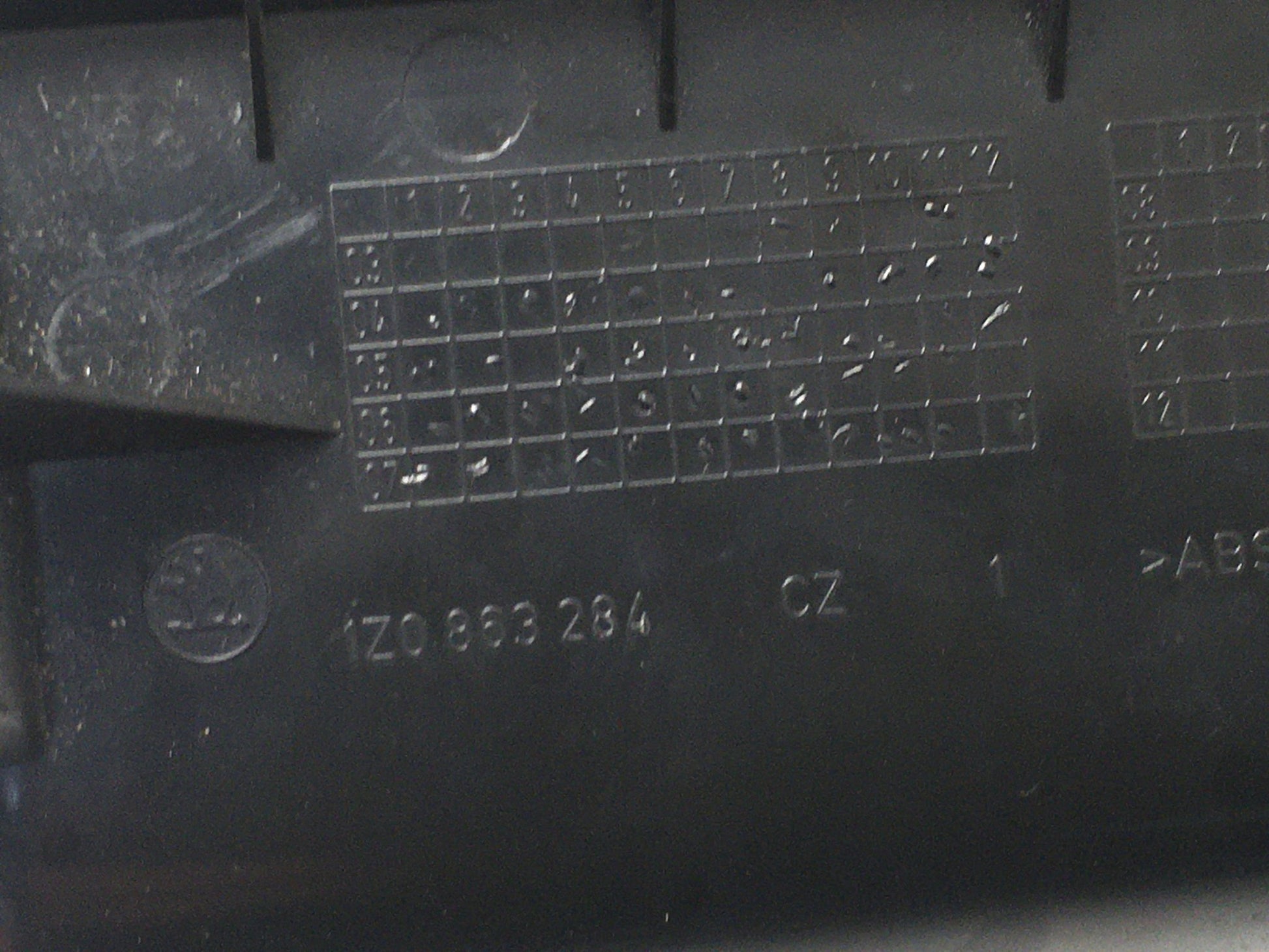 Cenicero Skoda Octavia II / Yeti - 1Z0863284