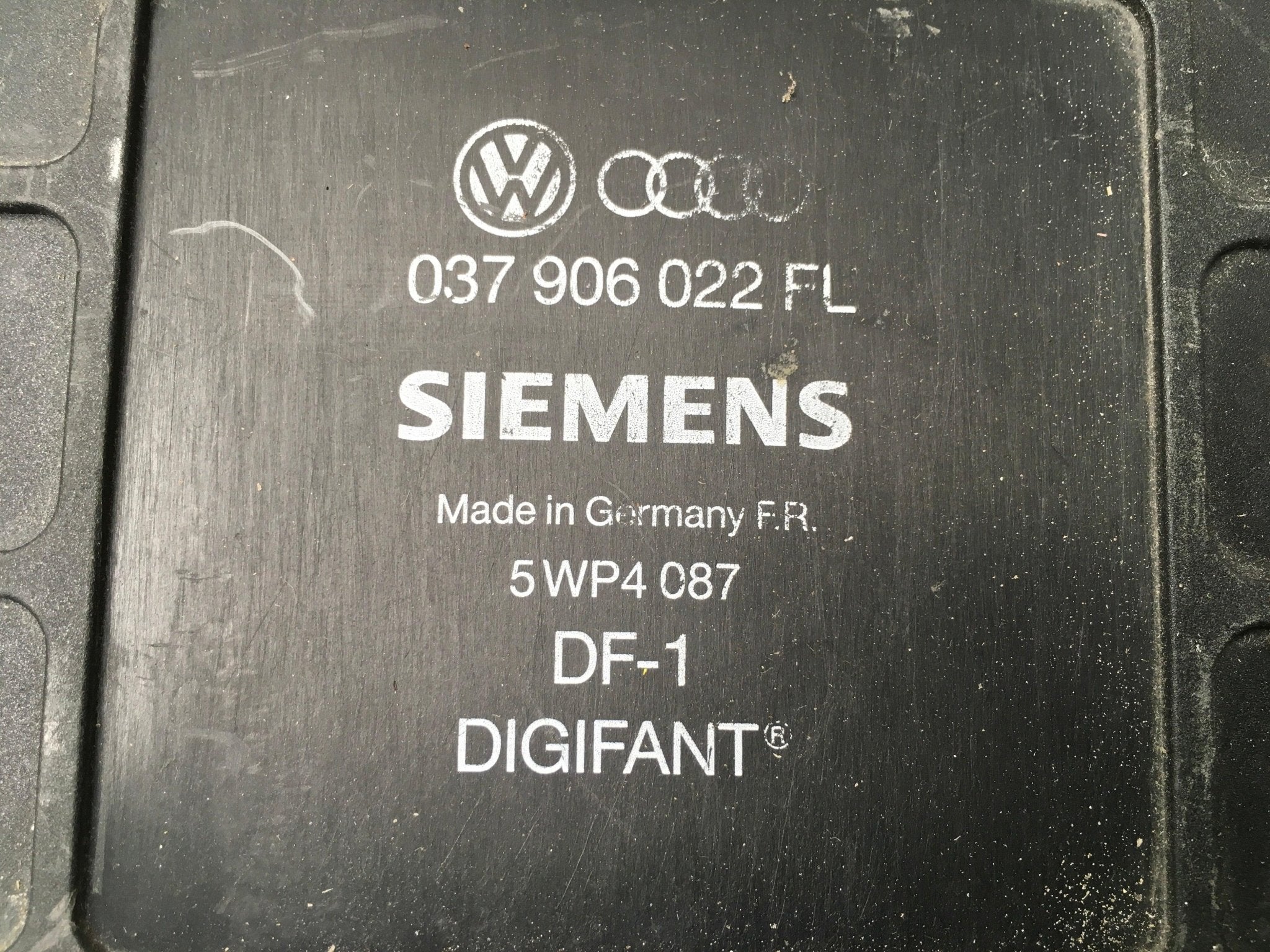 Centralita Motor VW Passat B3 - 037906022FL