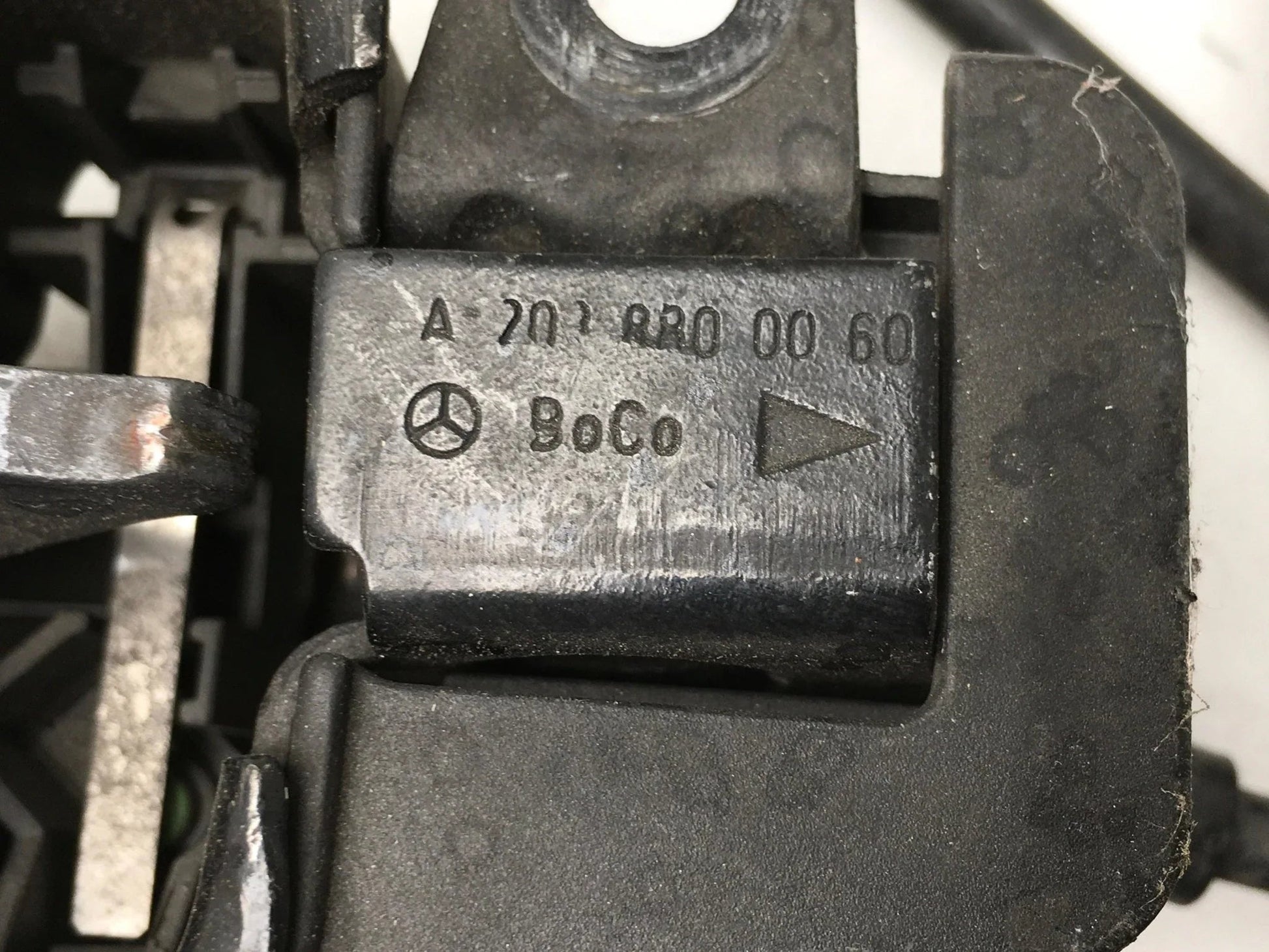 Cerradura capo Mercedes W203 y W211