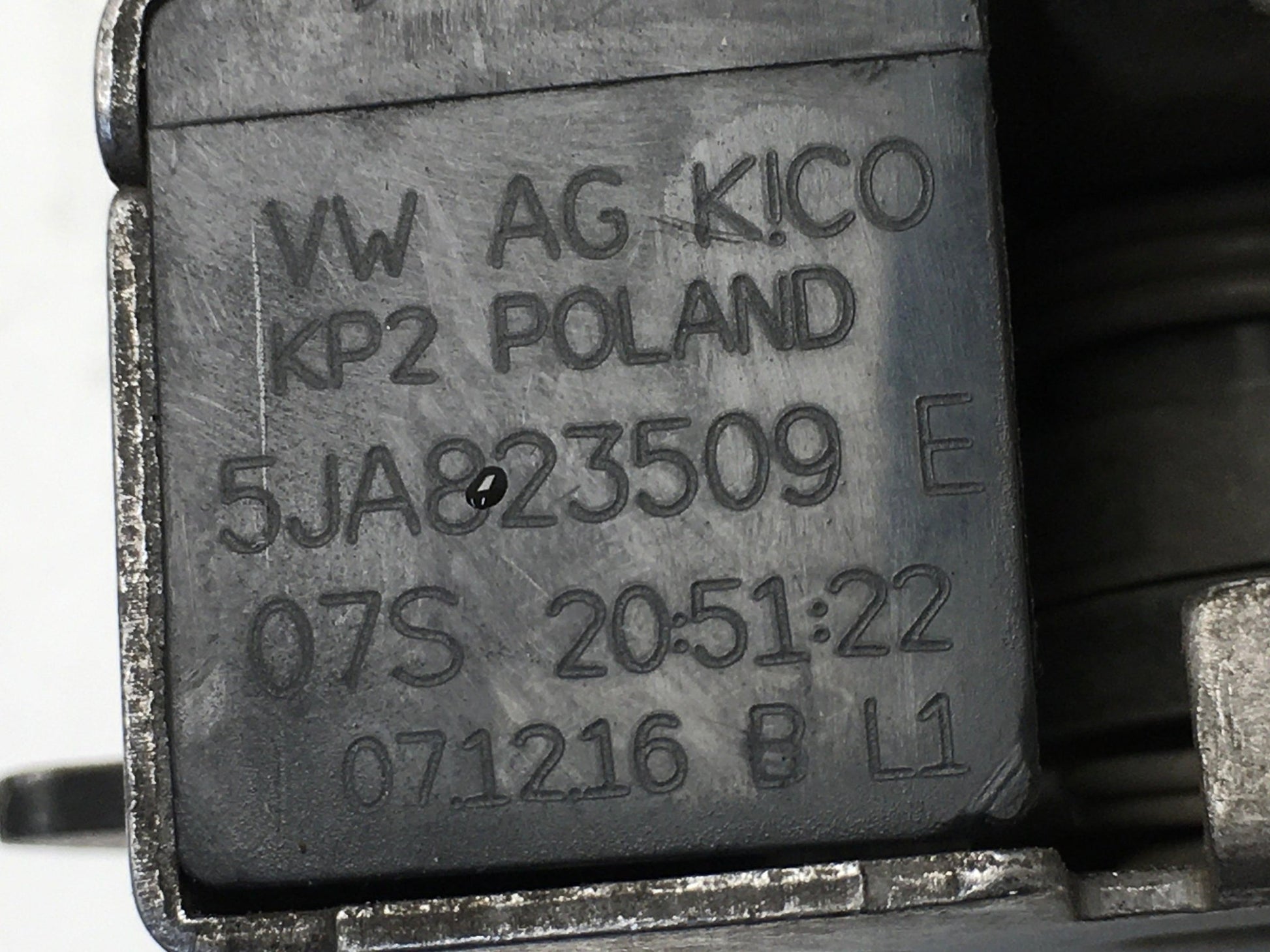 Cerradura capo Skoda Rapid - 5JA823509E