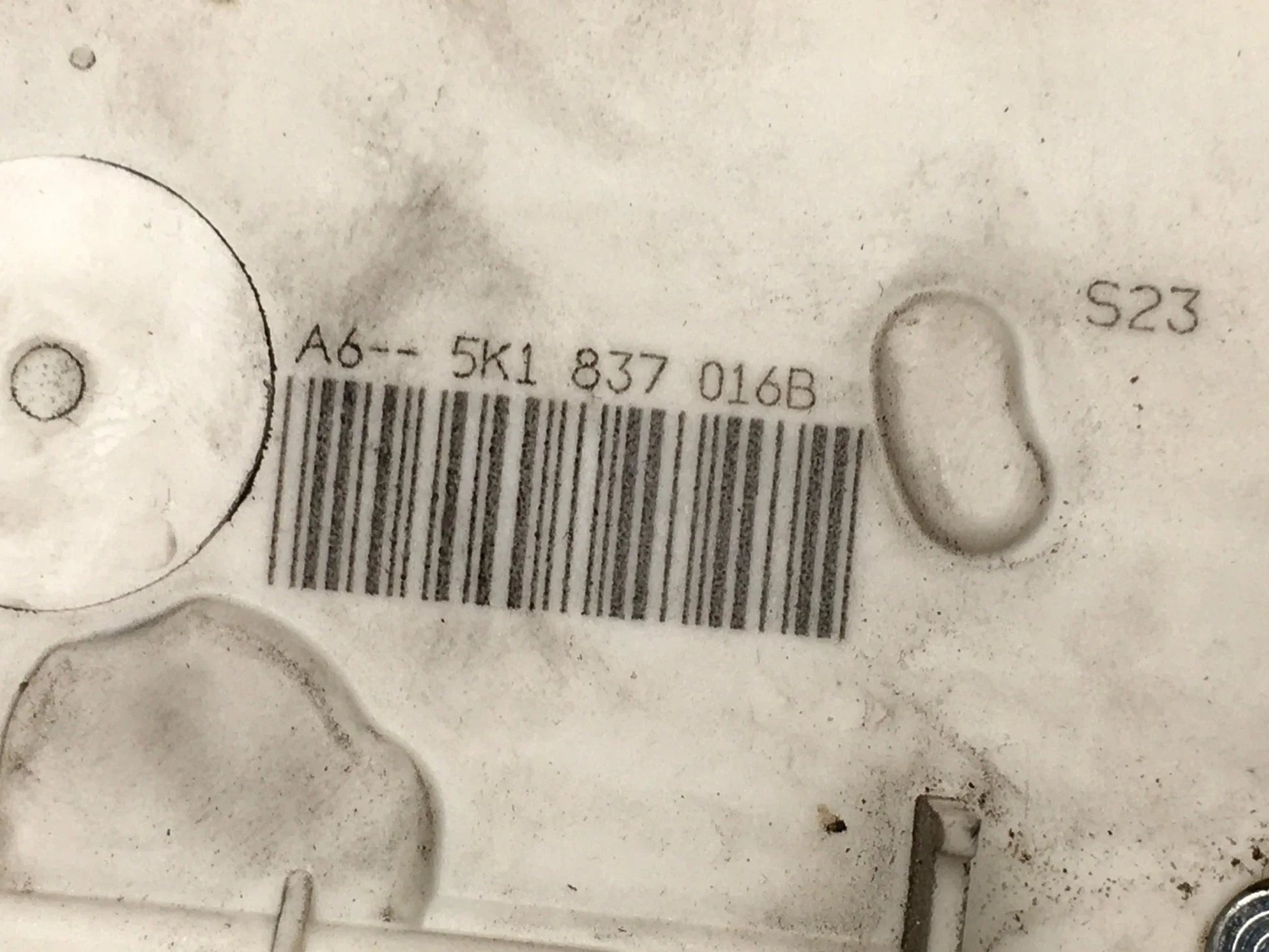 Cerradura dcha VW 5K1837016B