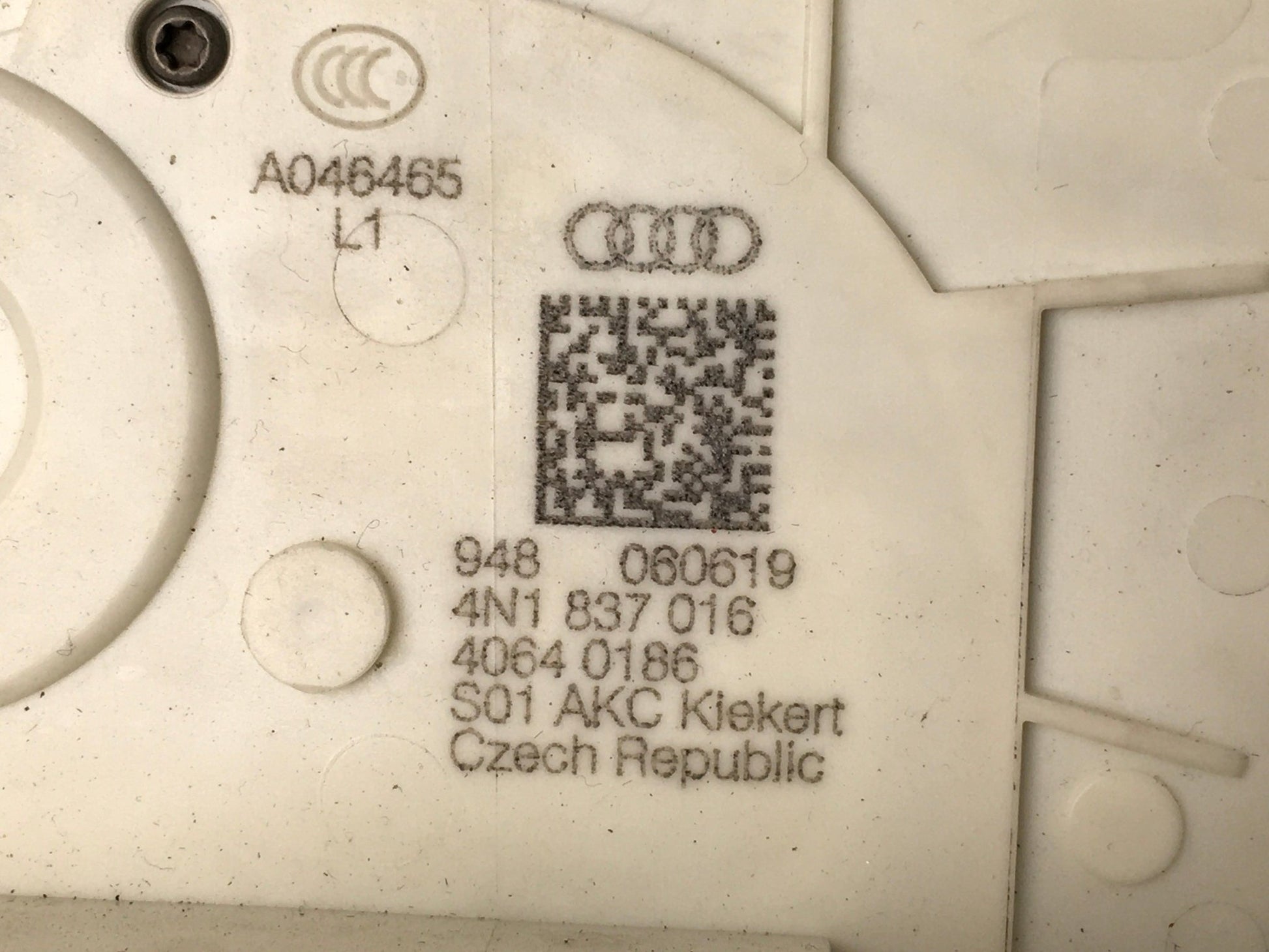 Cerradura del dcha Audi A8 4N1837016B - 4N1837016