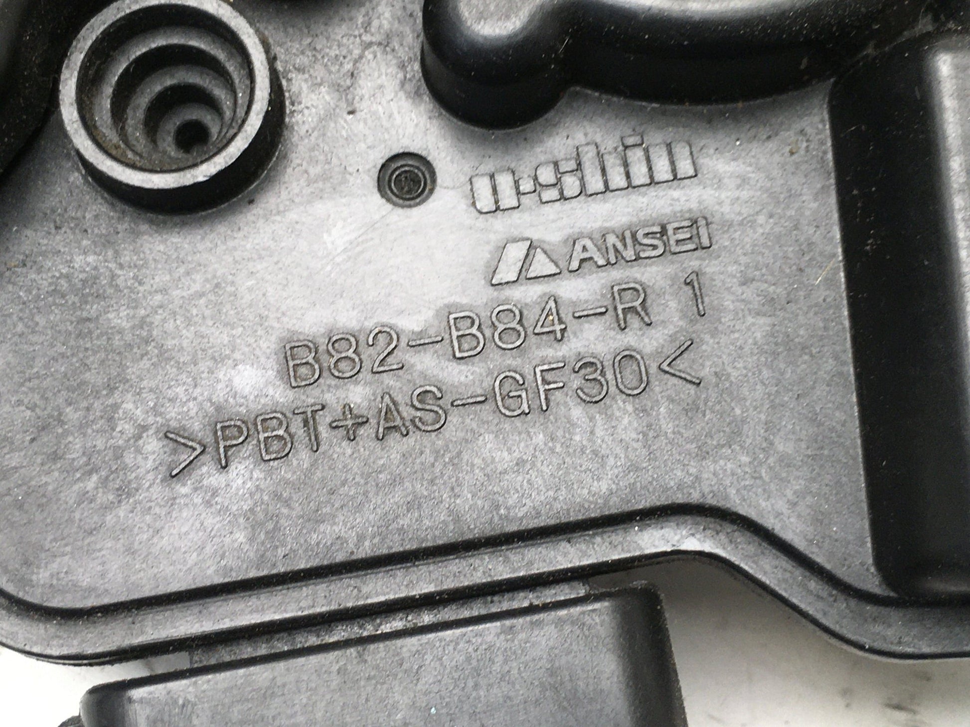 Cerradura del dcha Mazda 5 / 3 (Copy) - B82B84R1