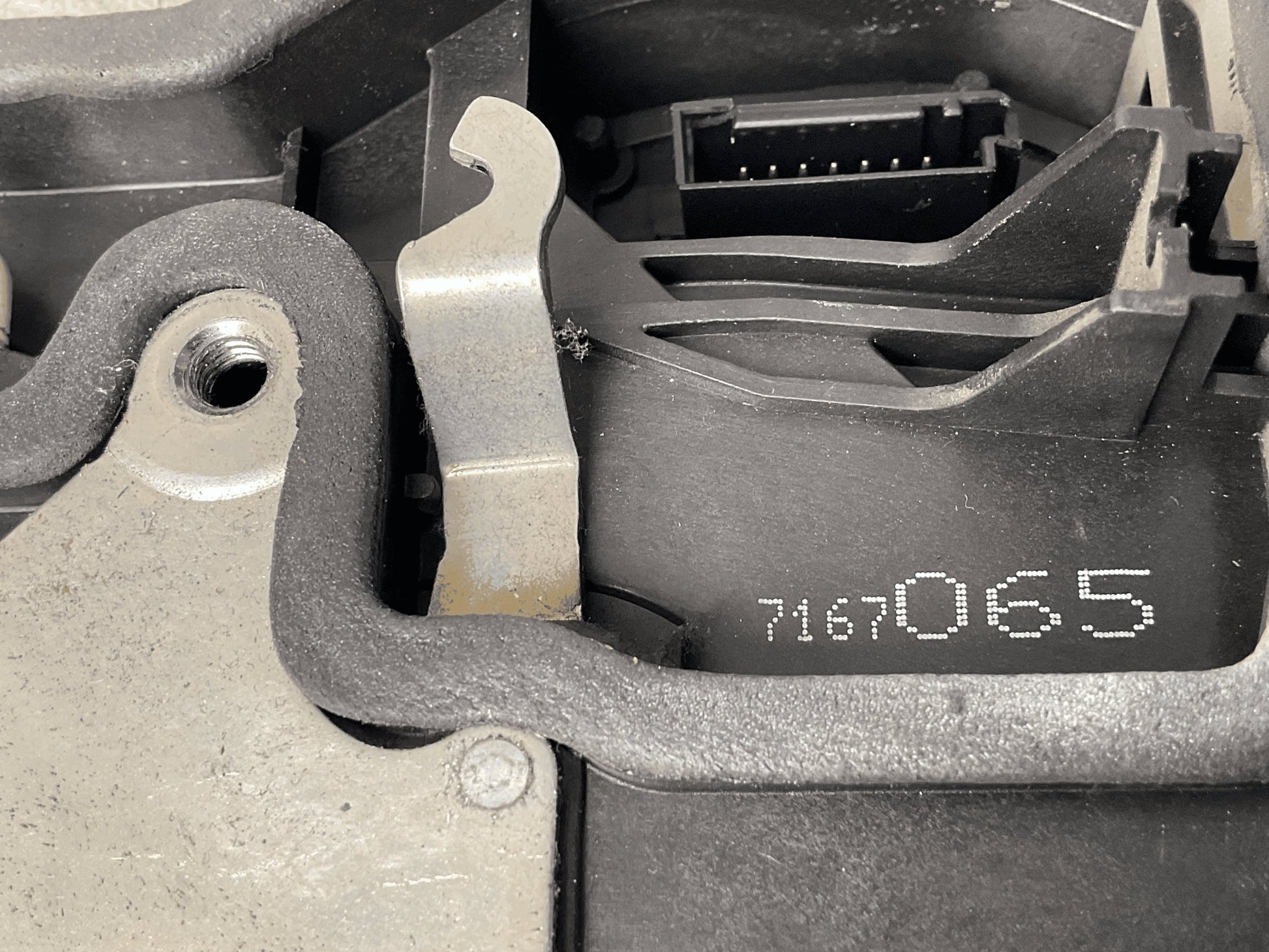 Cerradura del izq BMW 7167065 - 7167065