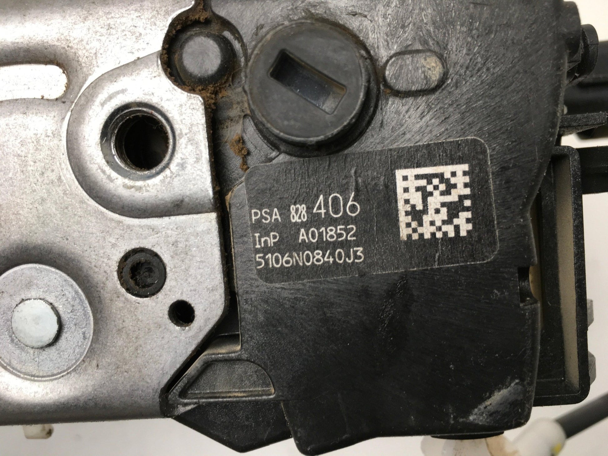 Cerradura del izq Citroen Berlingo/Peugeot 208 - A01532MAP7