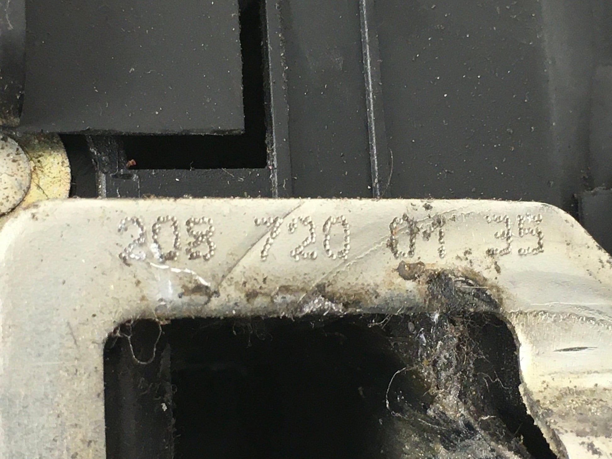 Cerradura del izq Mercedes C208 - 2087200135