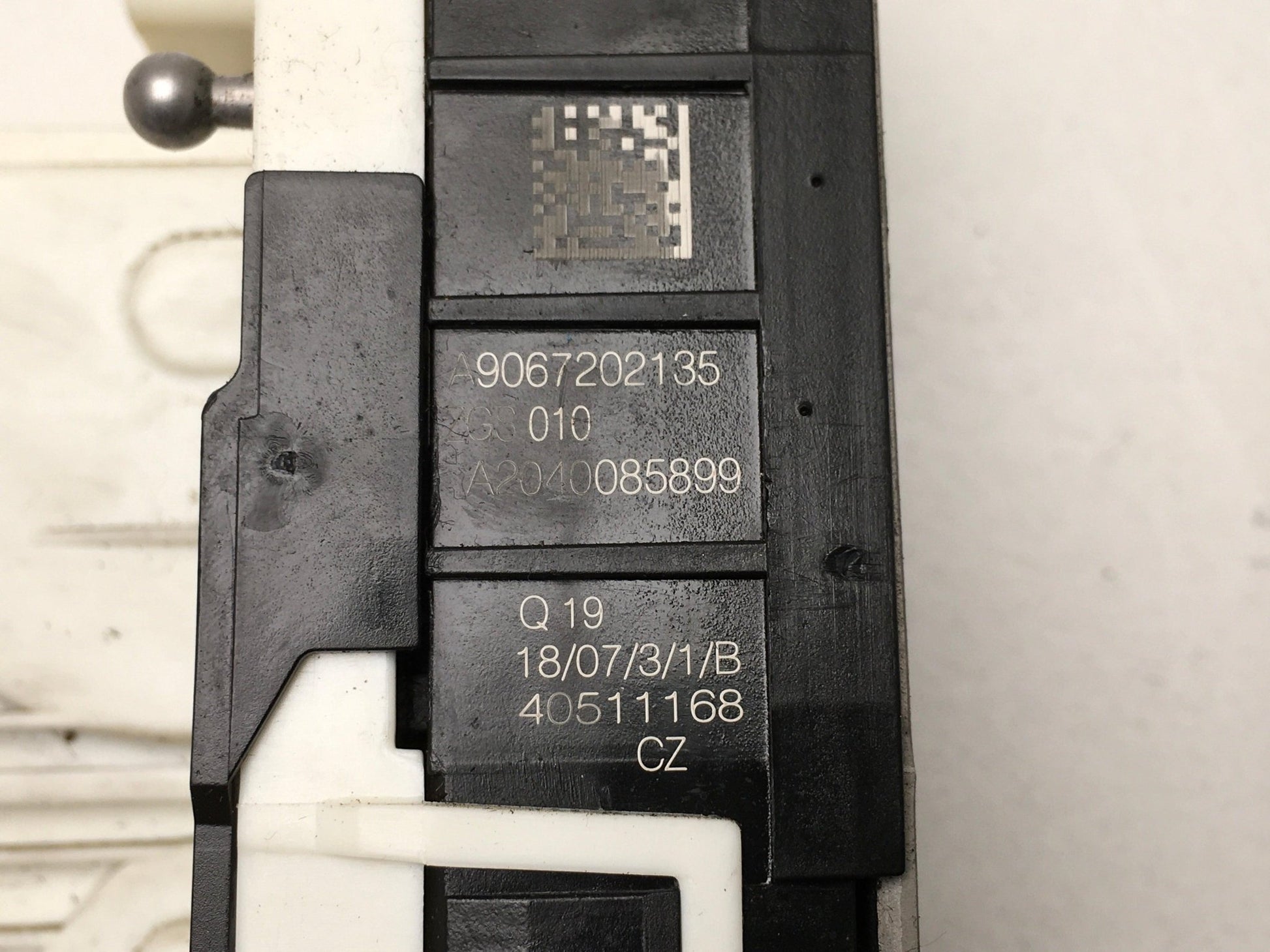 Cerradura del izq Mercedes Sprinter - 9067202135