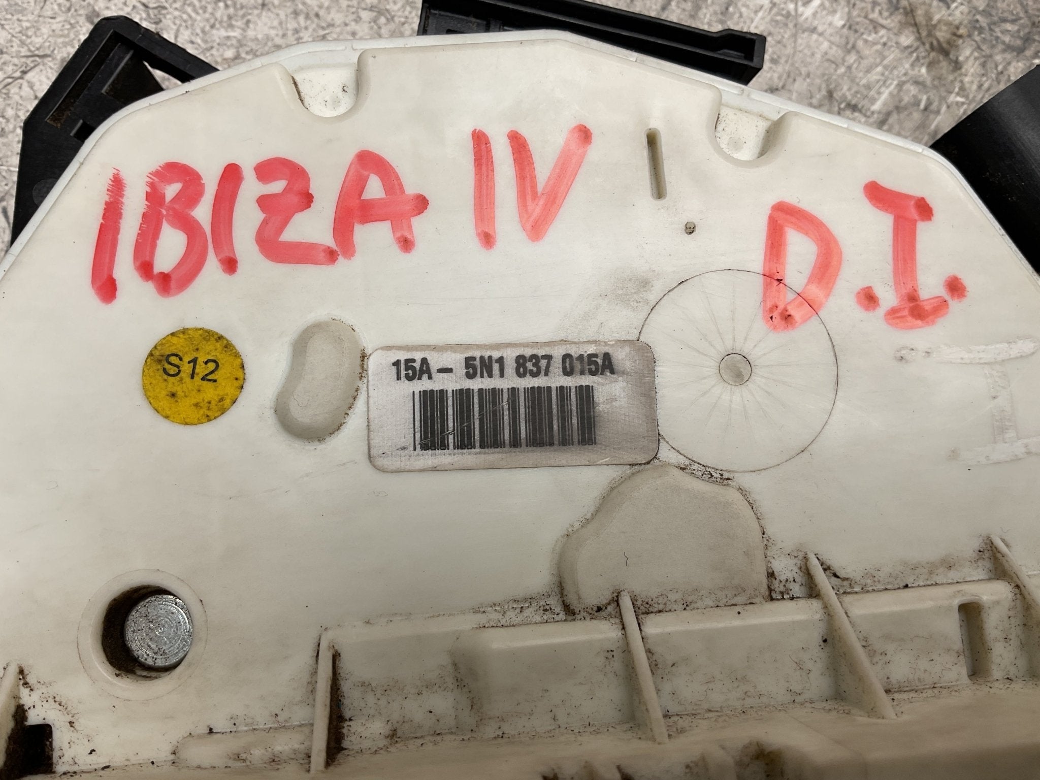 Cerradura del izq VW 5N1837015A - 5N1837015A _