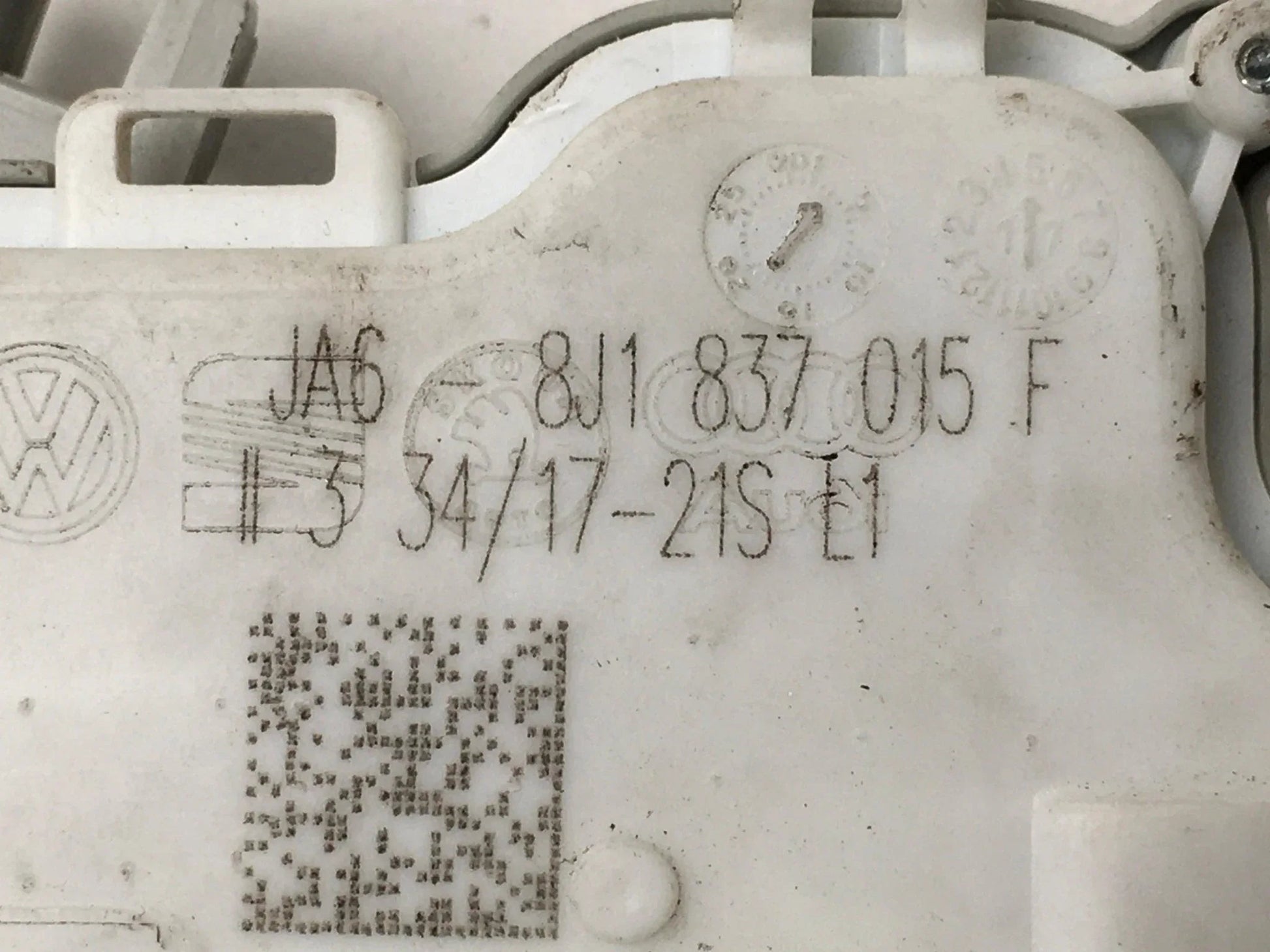 Cerradura del izq VW 8J1837015F