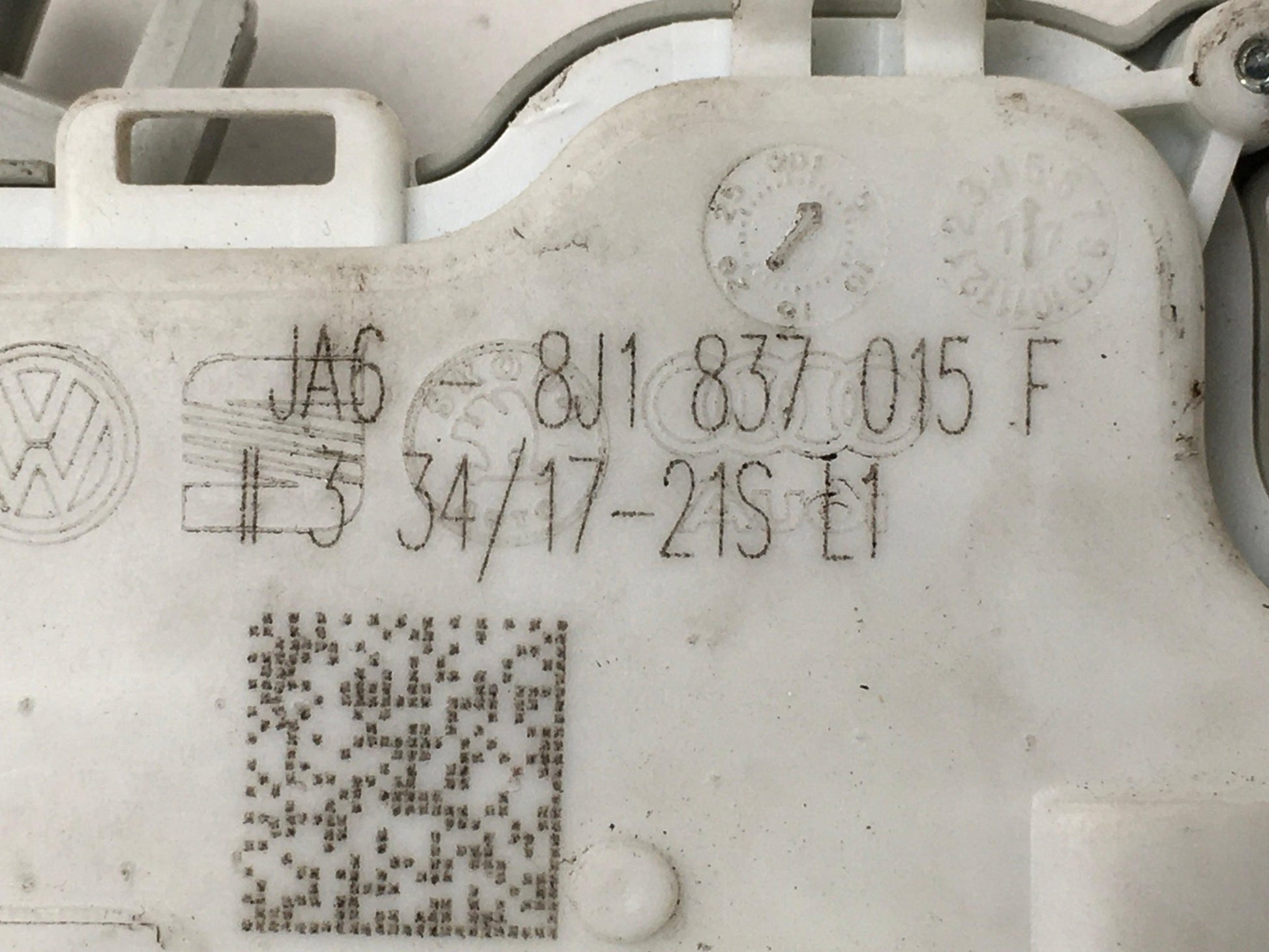 Cerradura del izq VW 8J1837015F - 8J1837015F