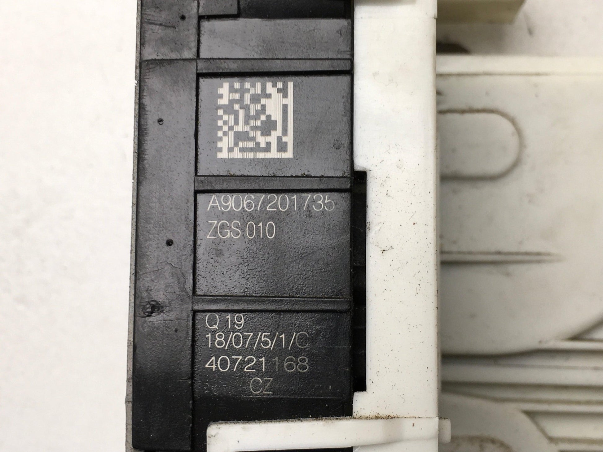 Cerradura delantera derecha Mercedes W906 - A9067201735