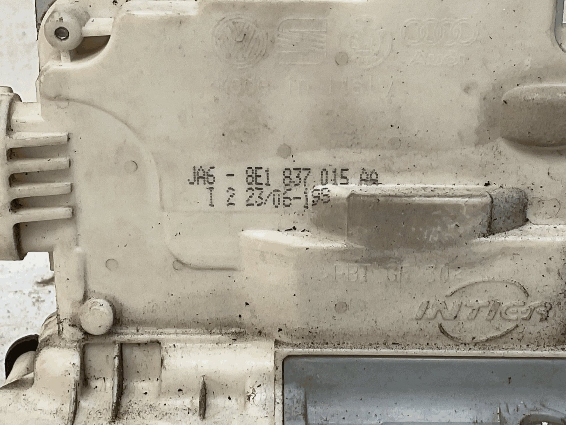 Cerradura Puerta del izq Audi A4 B7 - 8E1837015AA _