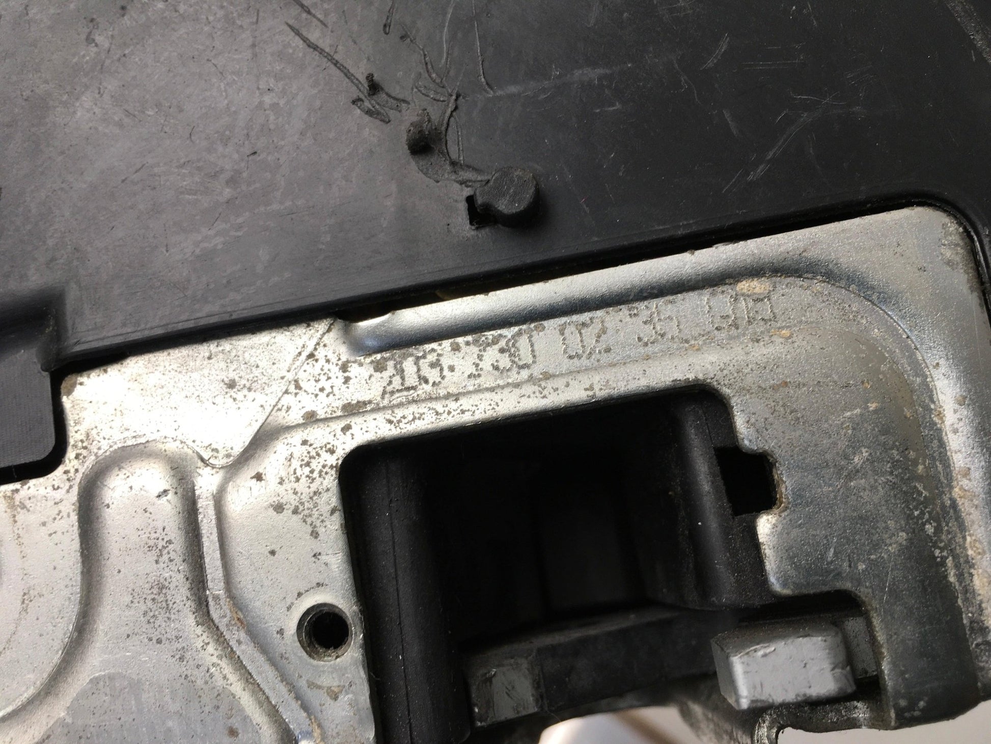 Cerradura tra dcha Mercedes W203 - 2037300235