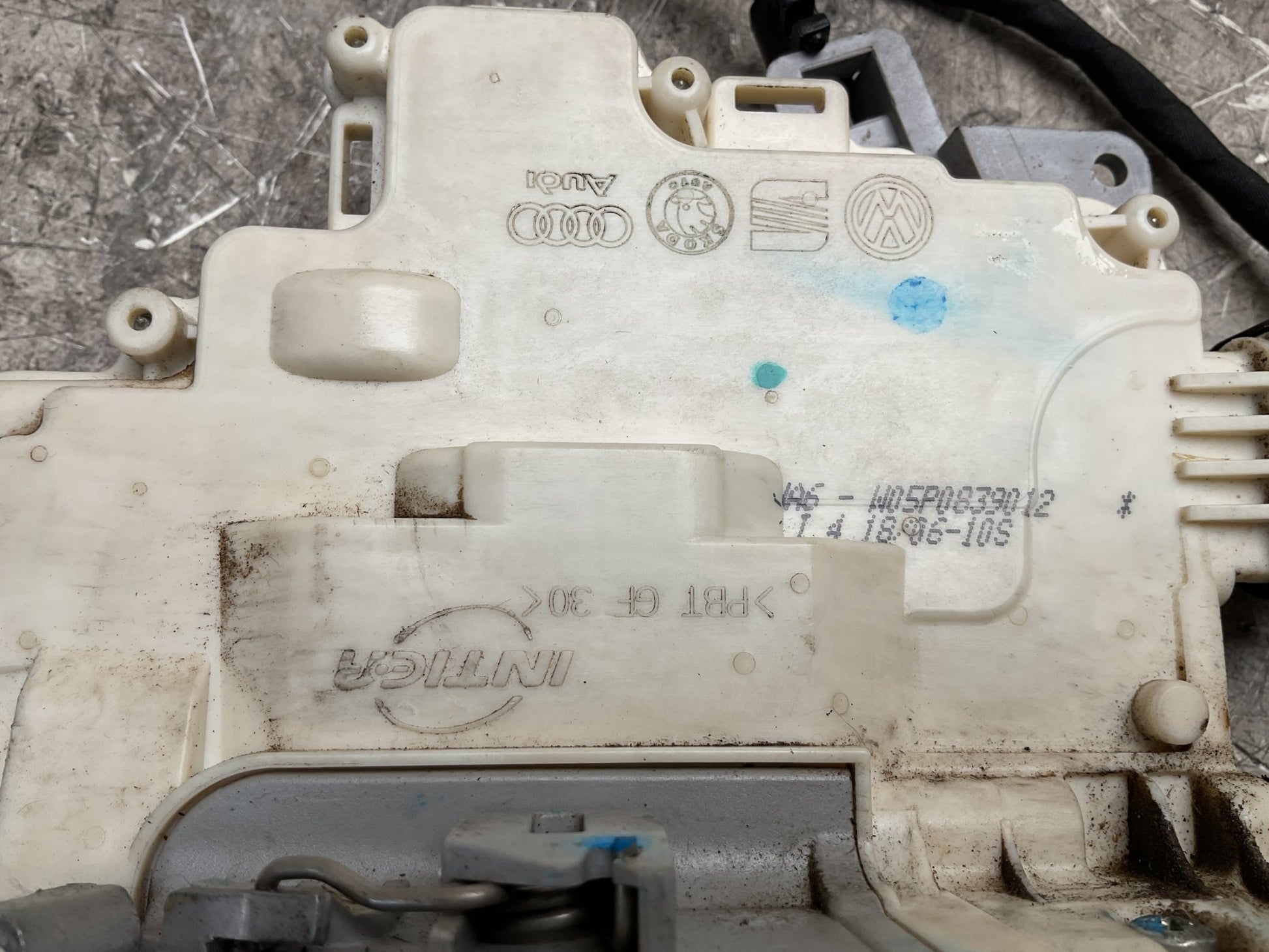 Cerradura tra dcha Seat Aleta 2004 - 2015 - 5P0839012