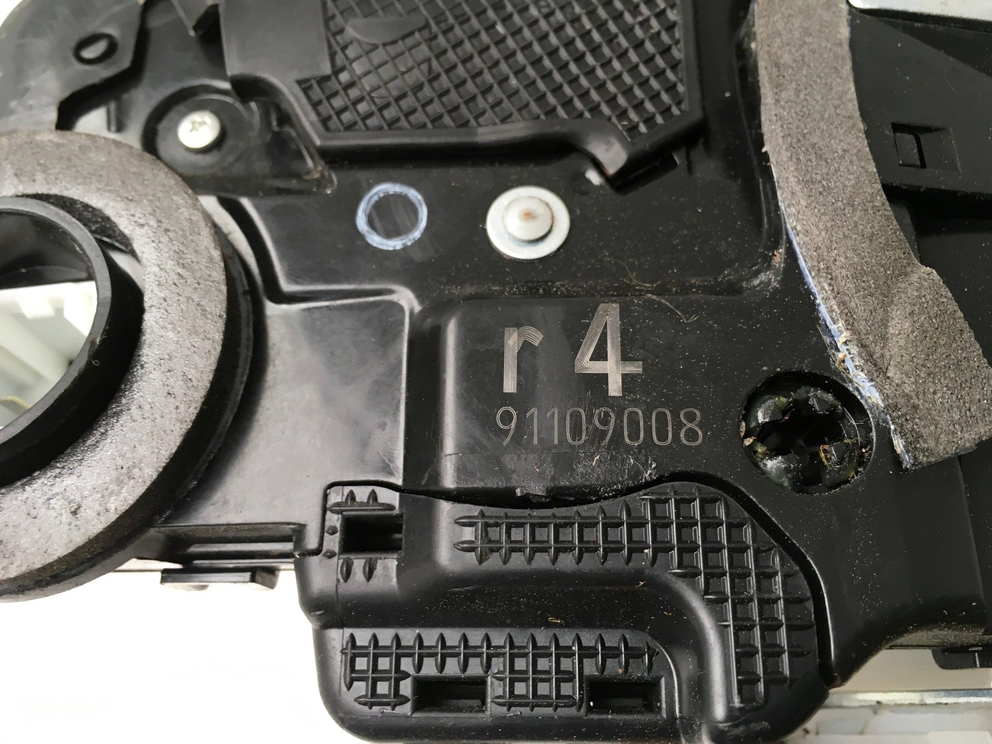 Cerradura tra dcha Toyota C - HR - 69050F4010