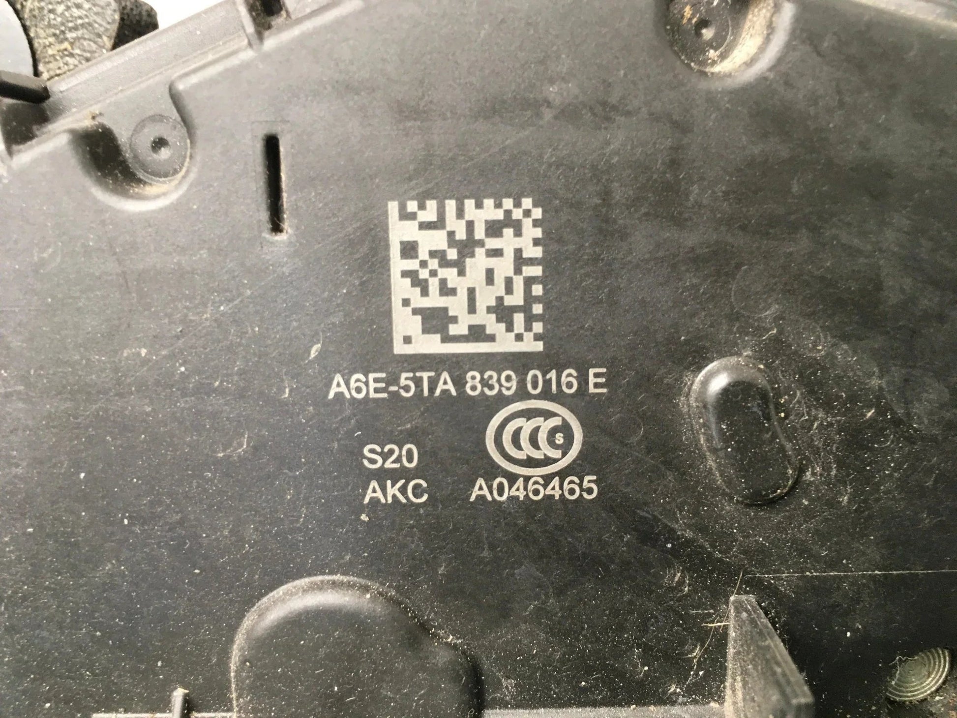 Cerradura tra dcha VAG A6E5TA839016E