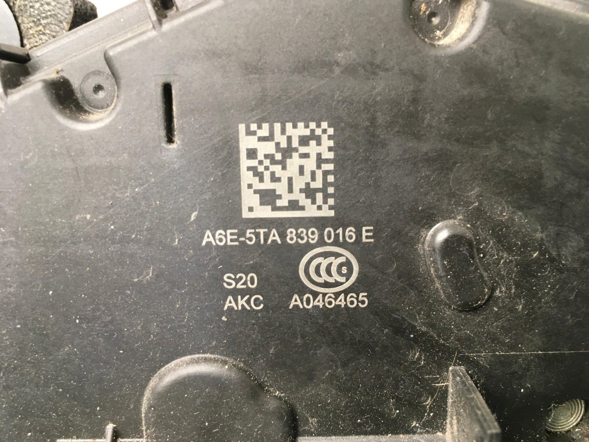 Cerradura tra dcha VAG A6E5TA839016E - A6E5TA839016E