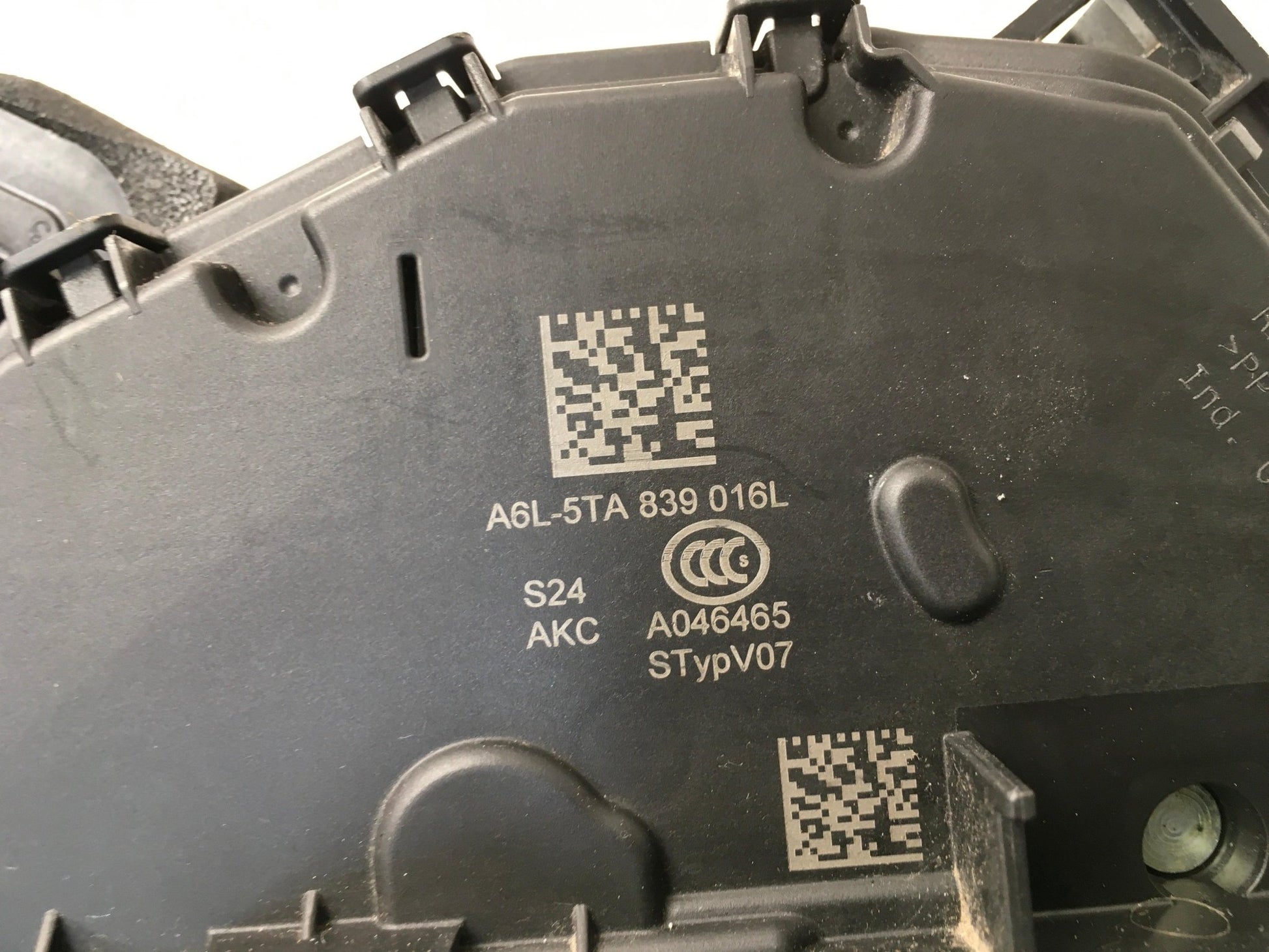 Cerradura tra dcha VW 5TA839016L - 5TA839016L