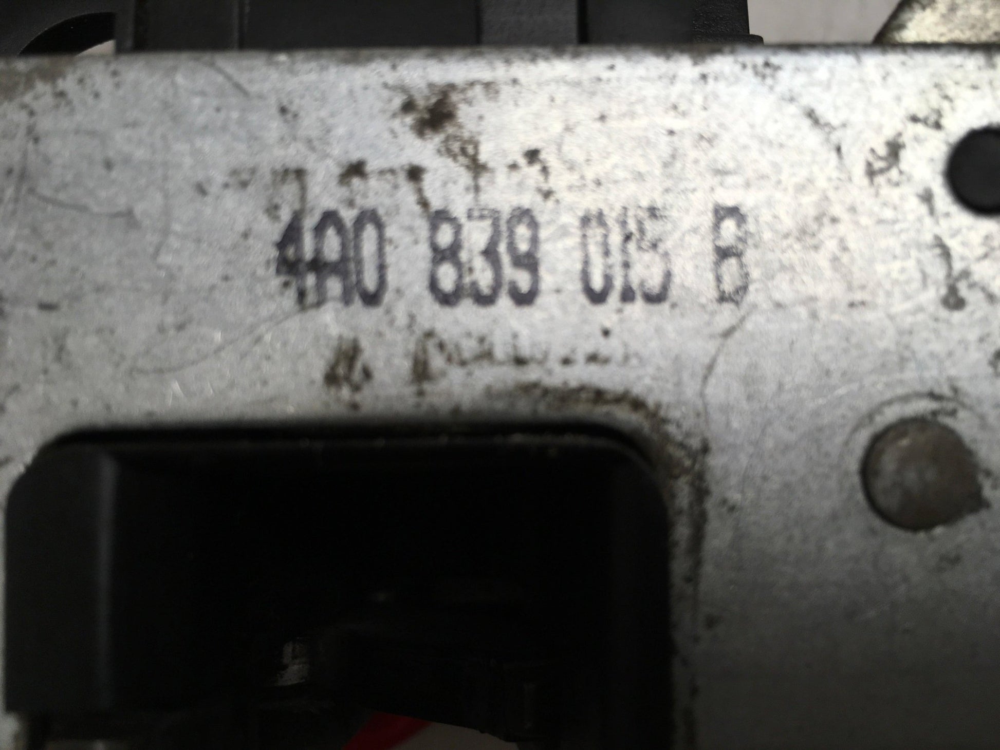 Cerradura tra izq Audi 100 S4 S6 C4 4A - 4A0839015B