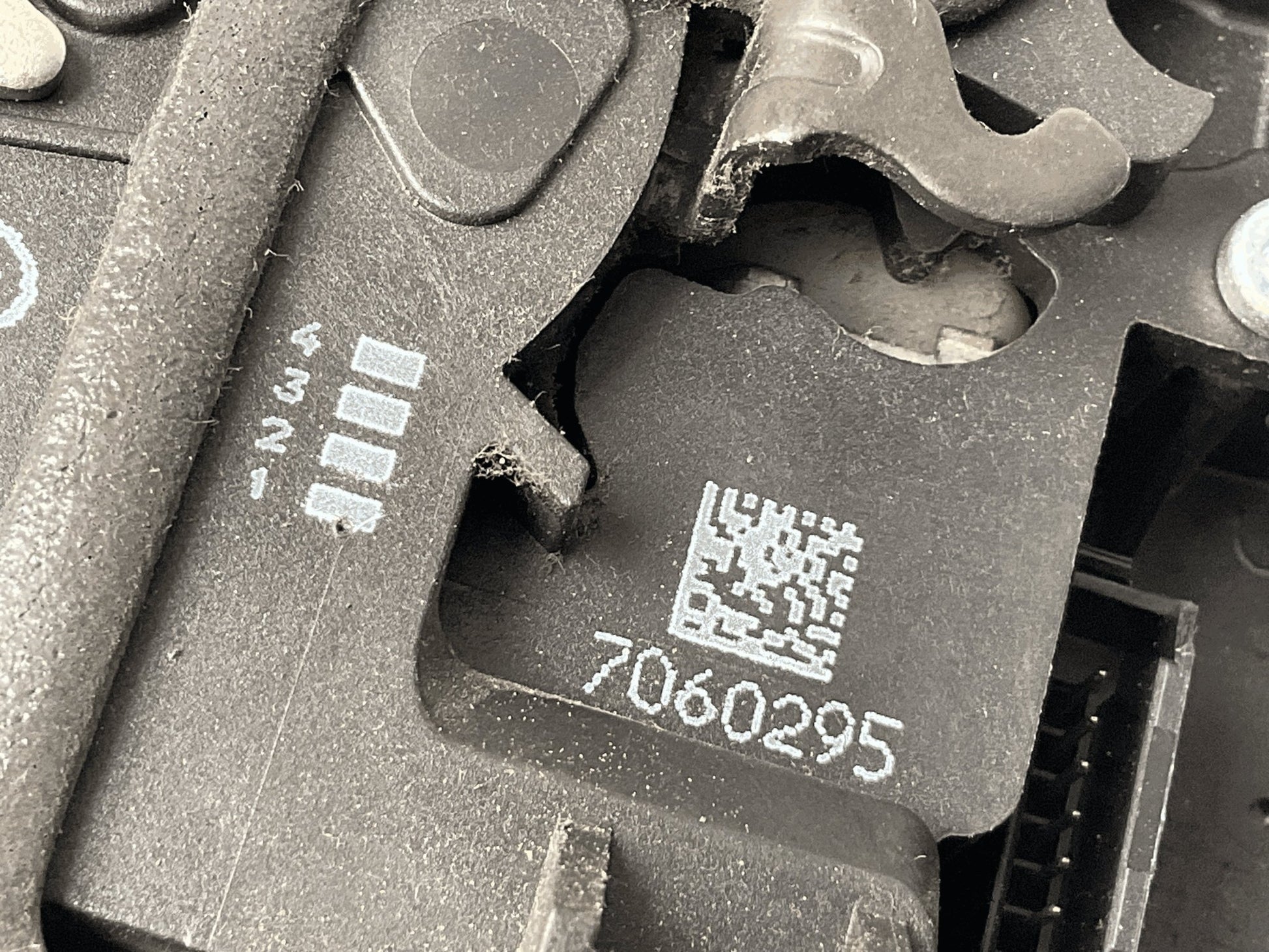 Cerradura tra izq BMW 7060295 - 7060295