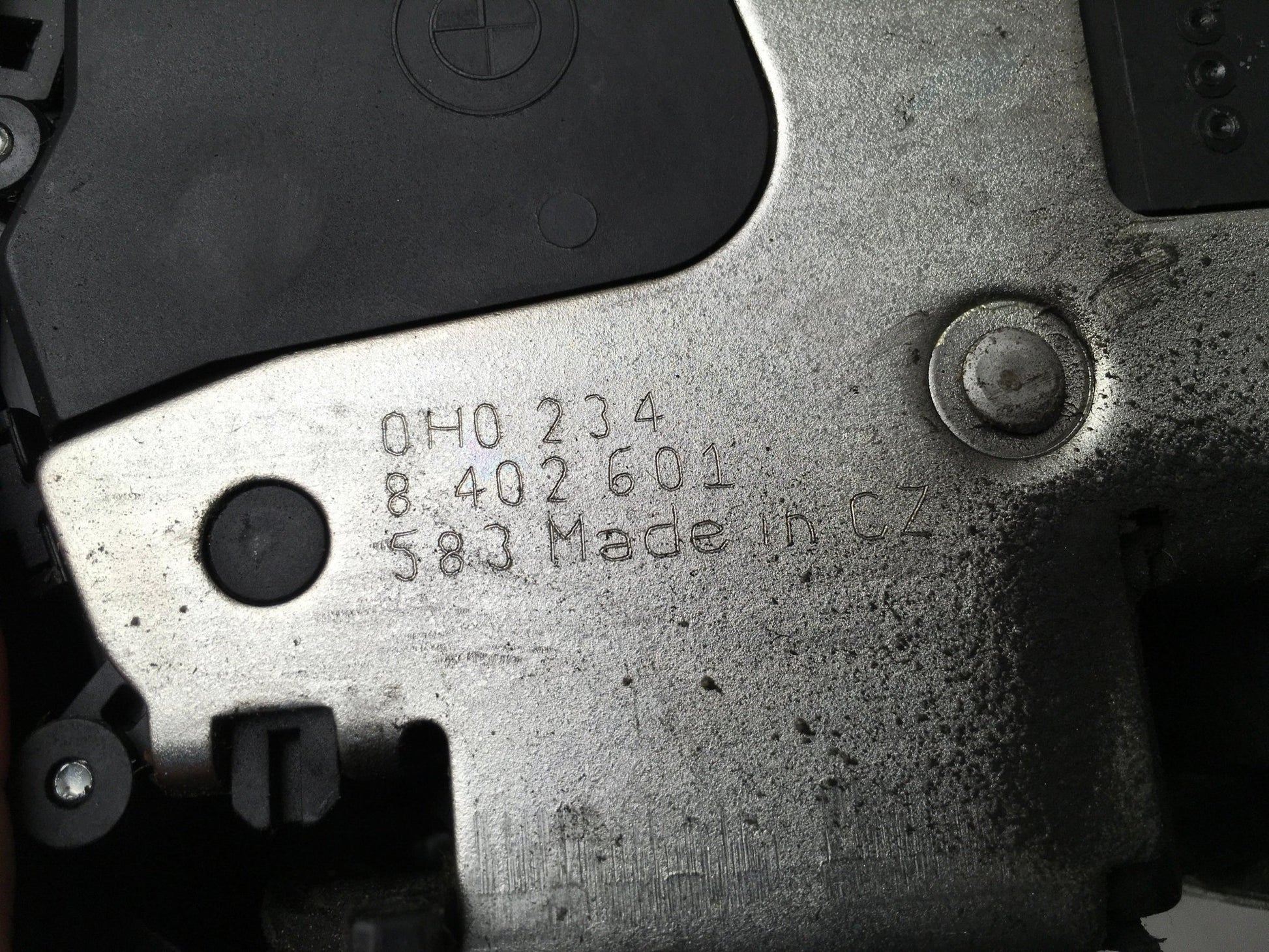 Cerradura tra izq BMW X5 E53 - 8402601