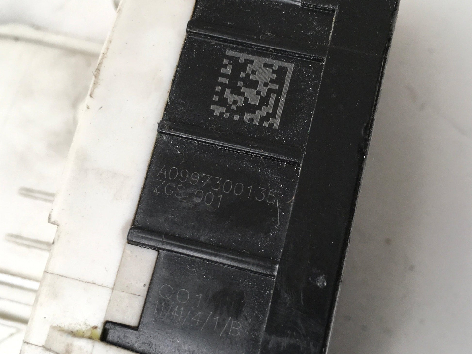 Cerradura tra izq Mercedes W204 y W212 - A0997300135