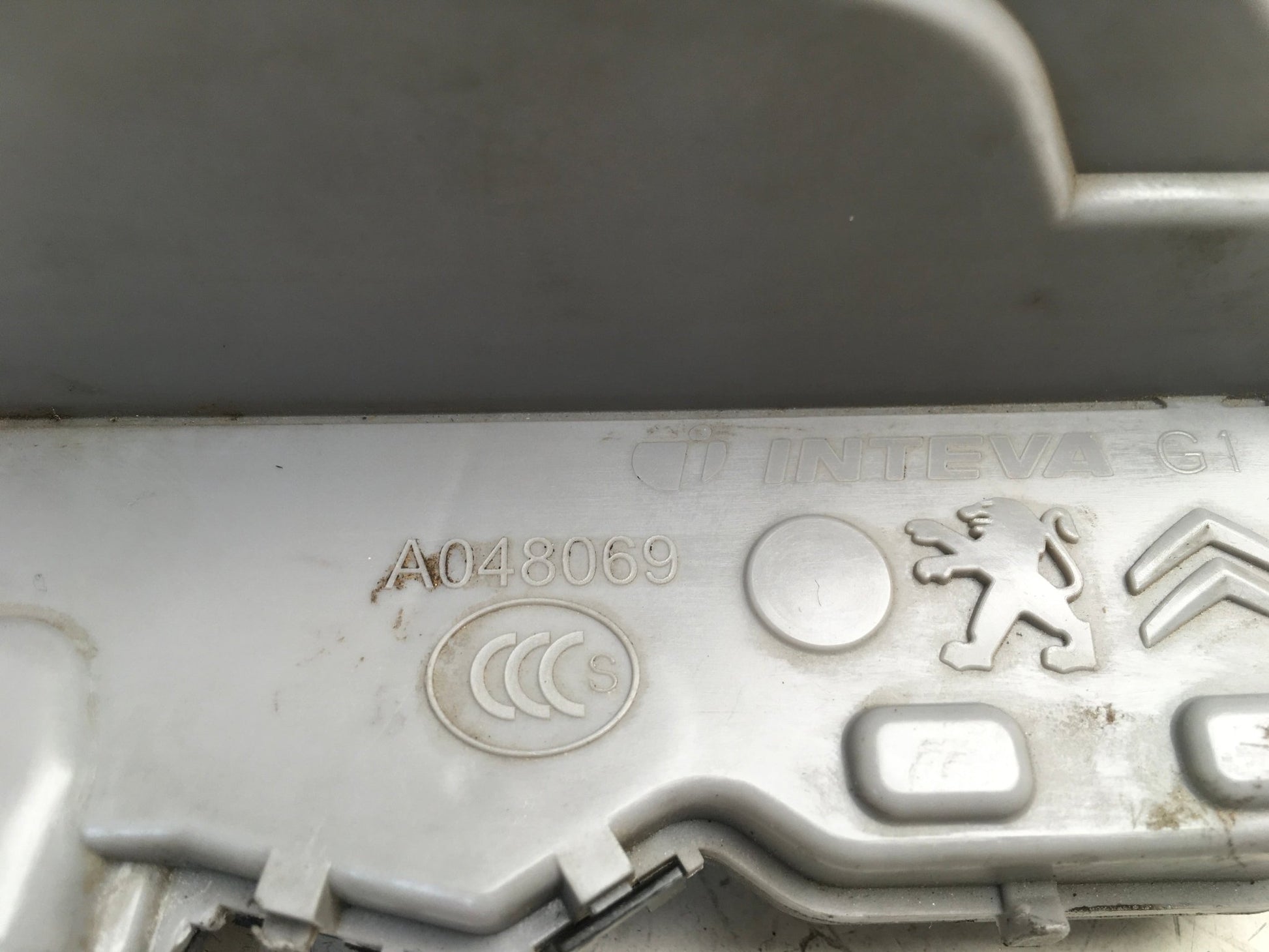 Cerradura tra izq Peugeot 5008 I - A04988