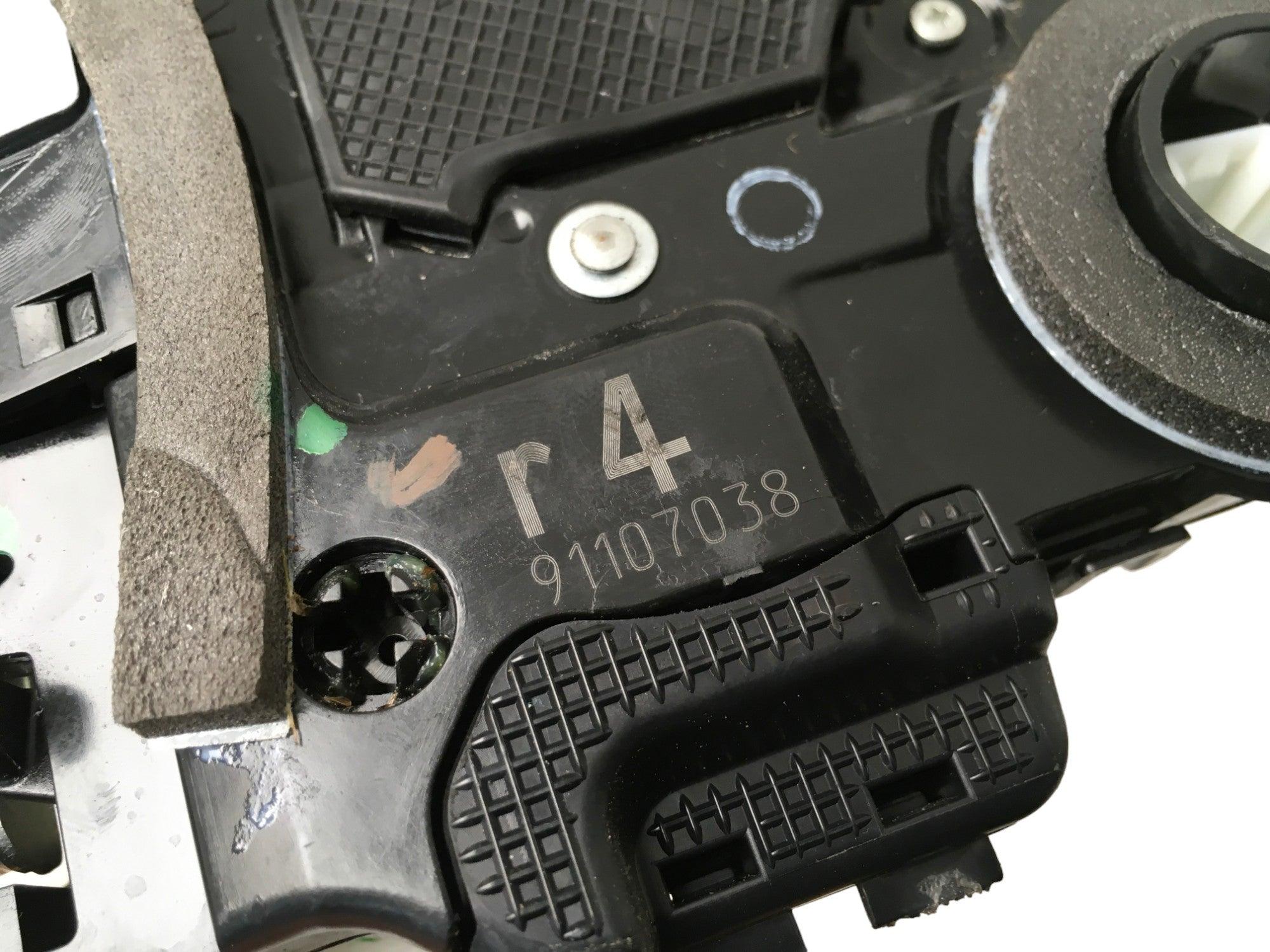 Cerradura tra izq Toyota C - HR - 6906002580