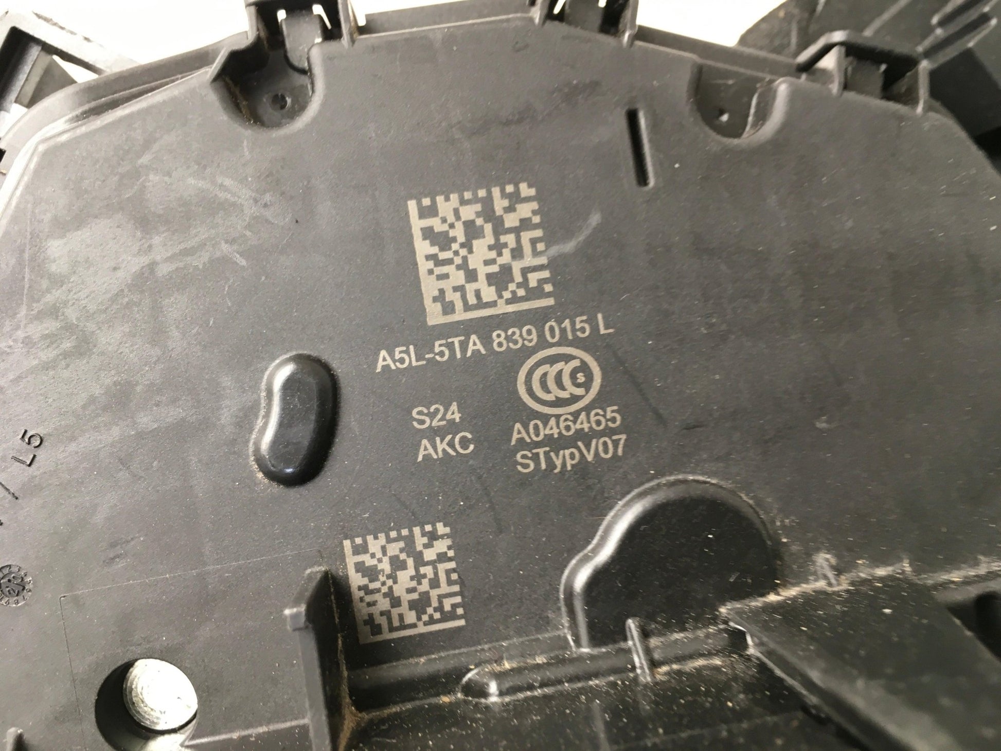 Cerradura tra izq VW 5TA839015L - 5TA839015L