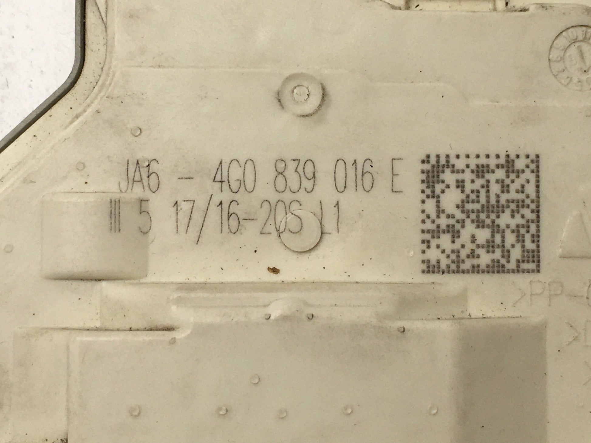 Cerradura trasera dcha Audi 4G0839016E - 4G0839016E